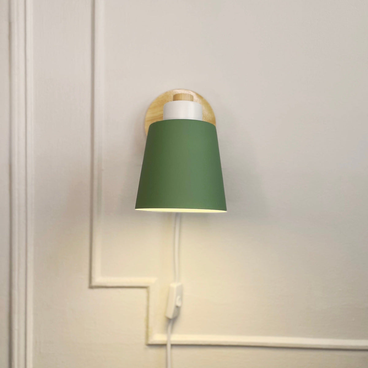 Svart vegglampe – produktbilde mot nøytral bakgrunn