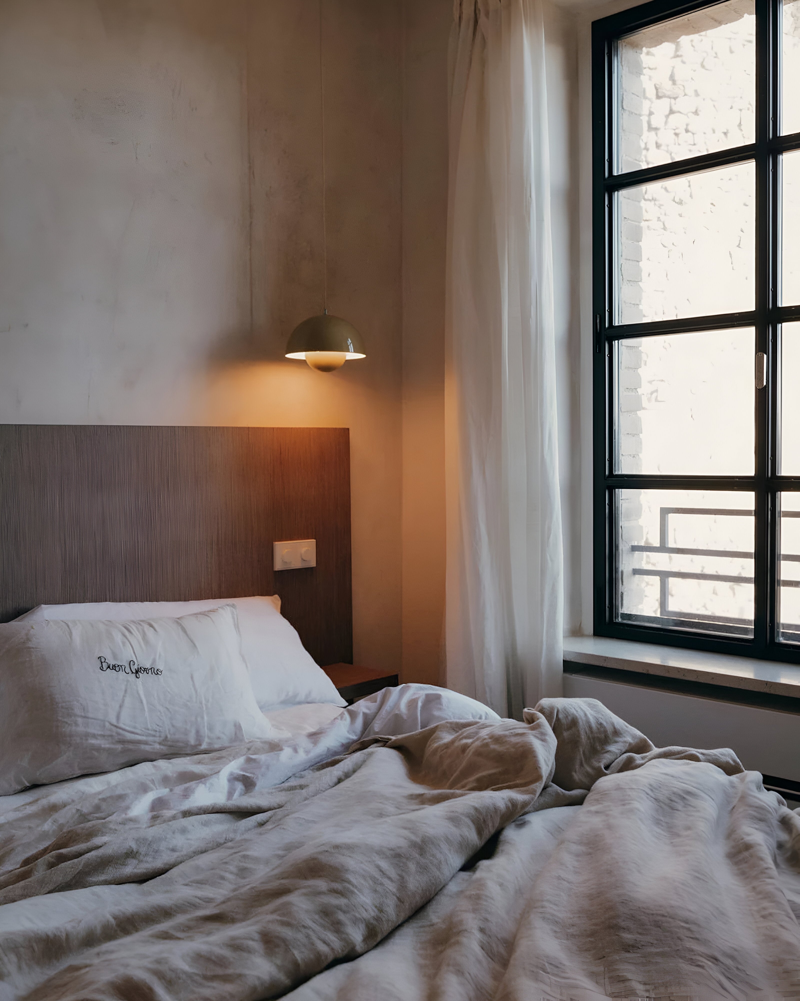 Bilde av Solheim Loftlampe – Elegant og Moderne Taklampe fra Velisse