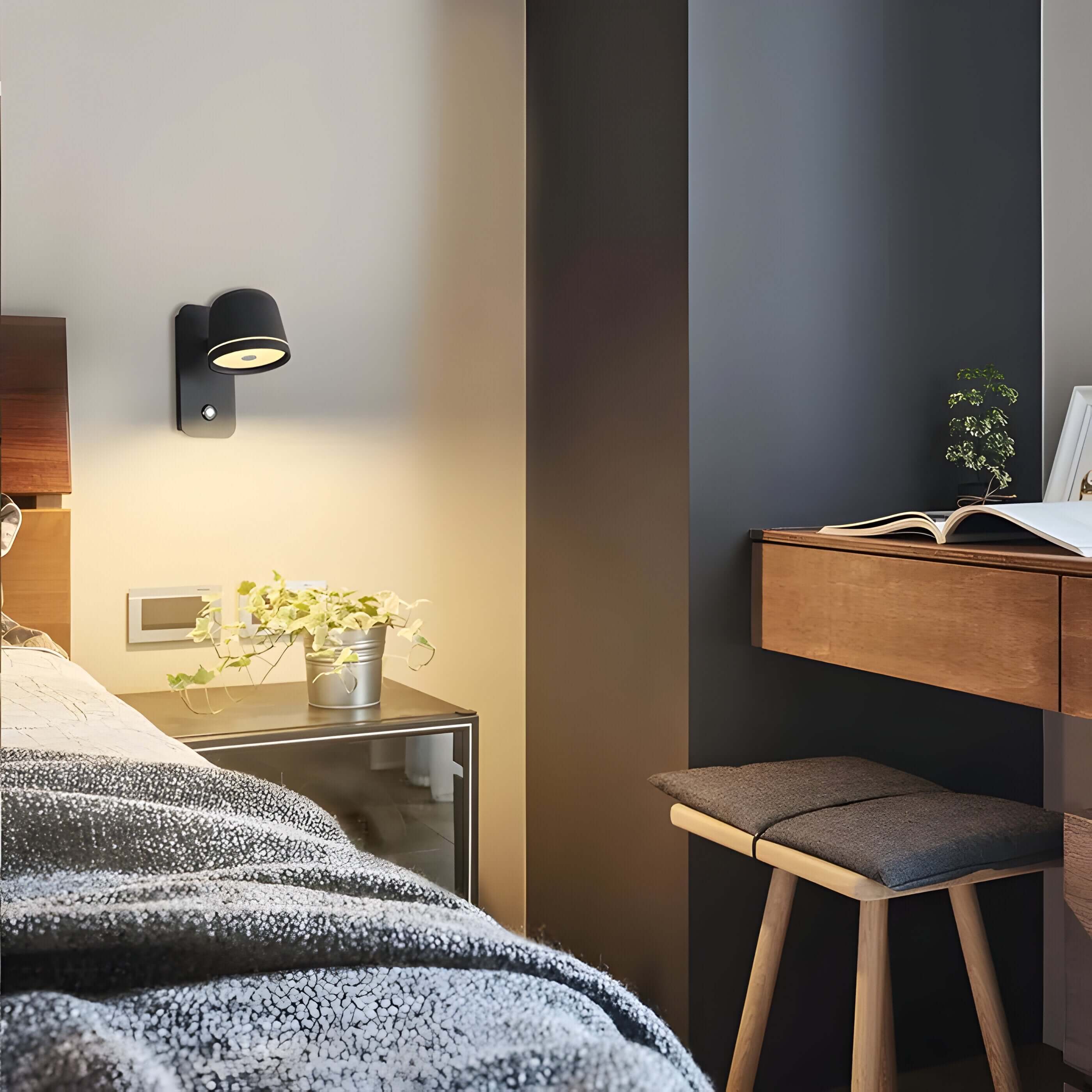 Runar – Vegglampe med Justerbar LED og Touch-Bryter