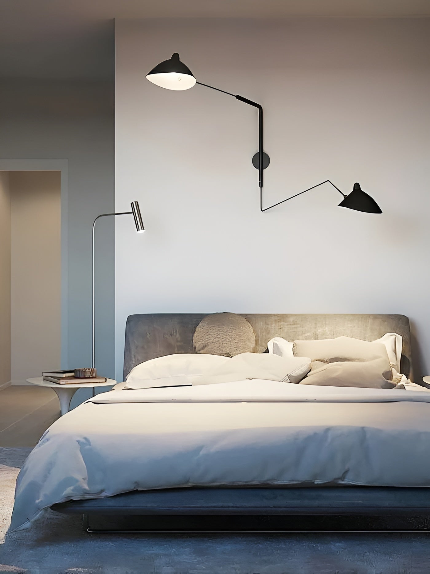 Vegglampe med Svingarm – Elegant og Tidløs | Perfekt for Soverom og Hjemmekontor