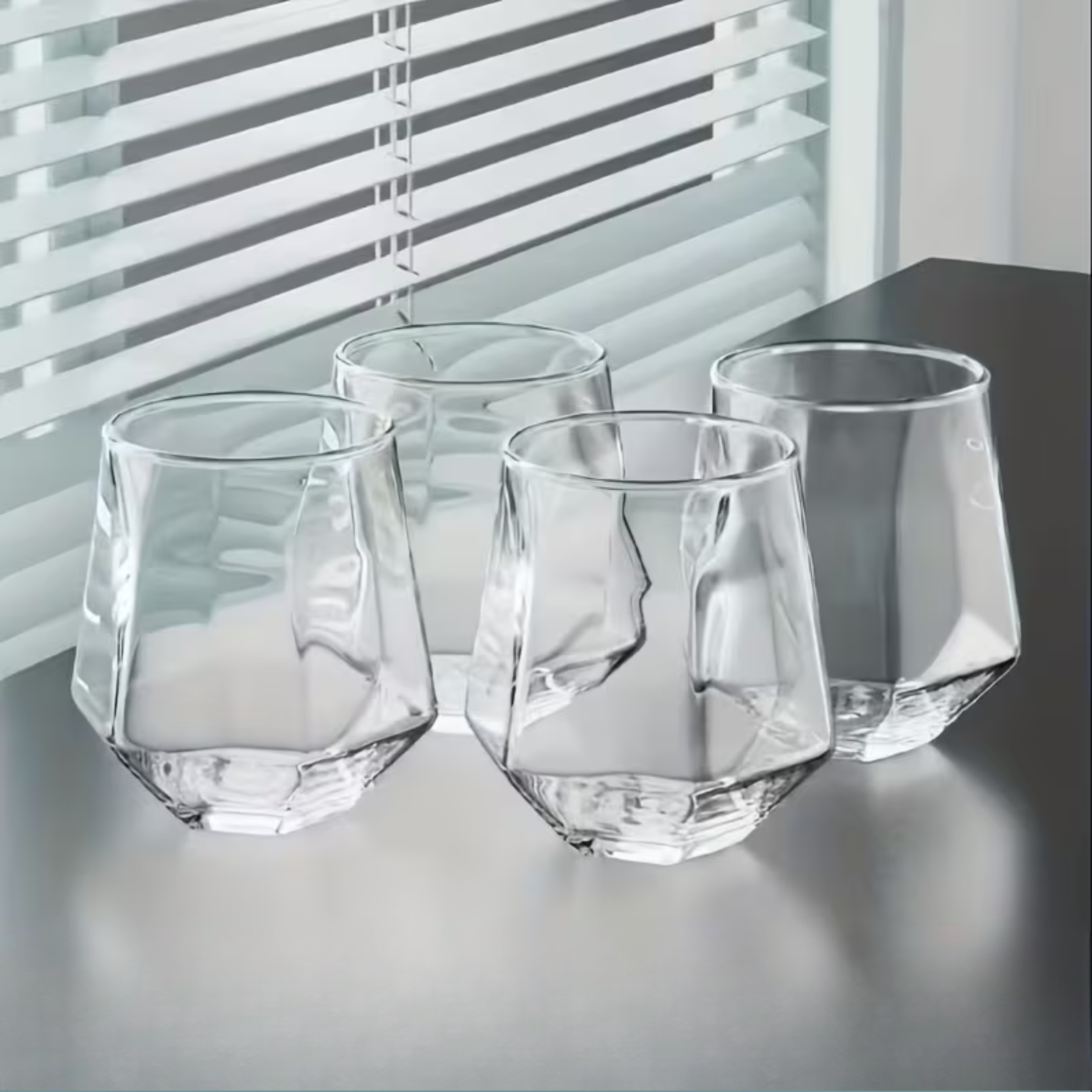 Glasskopper i Transparent Design 4 stk – Stilrent og Dekorativt Design | 300 ml Glass for Vann Juice og Te