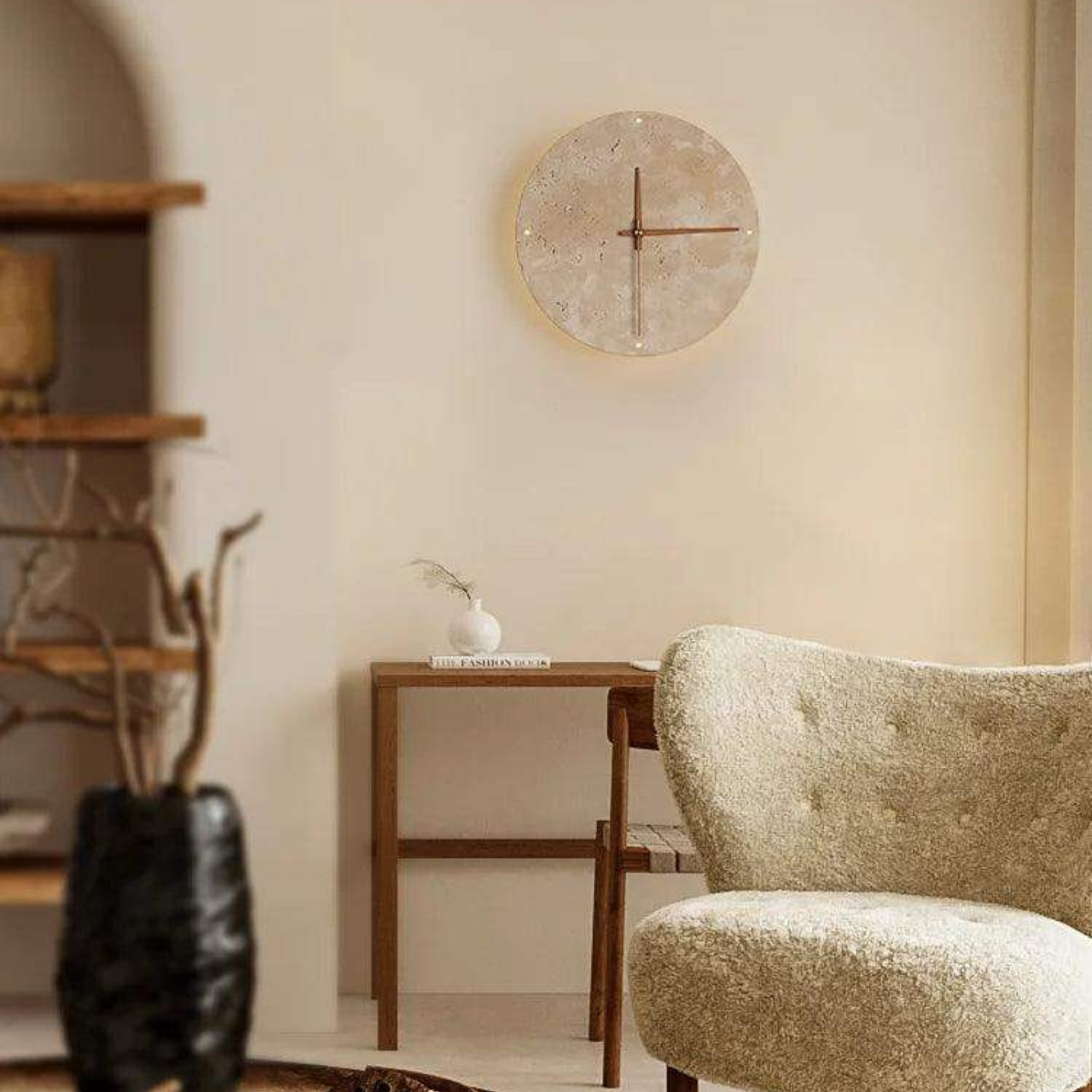 Veggur i Travertin med LED-lys – Minimalistisk og Dekorativ | Naturlig Stein for Moderne Interiør