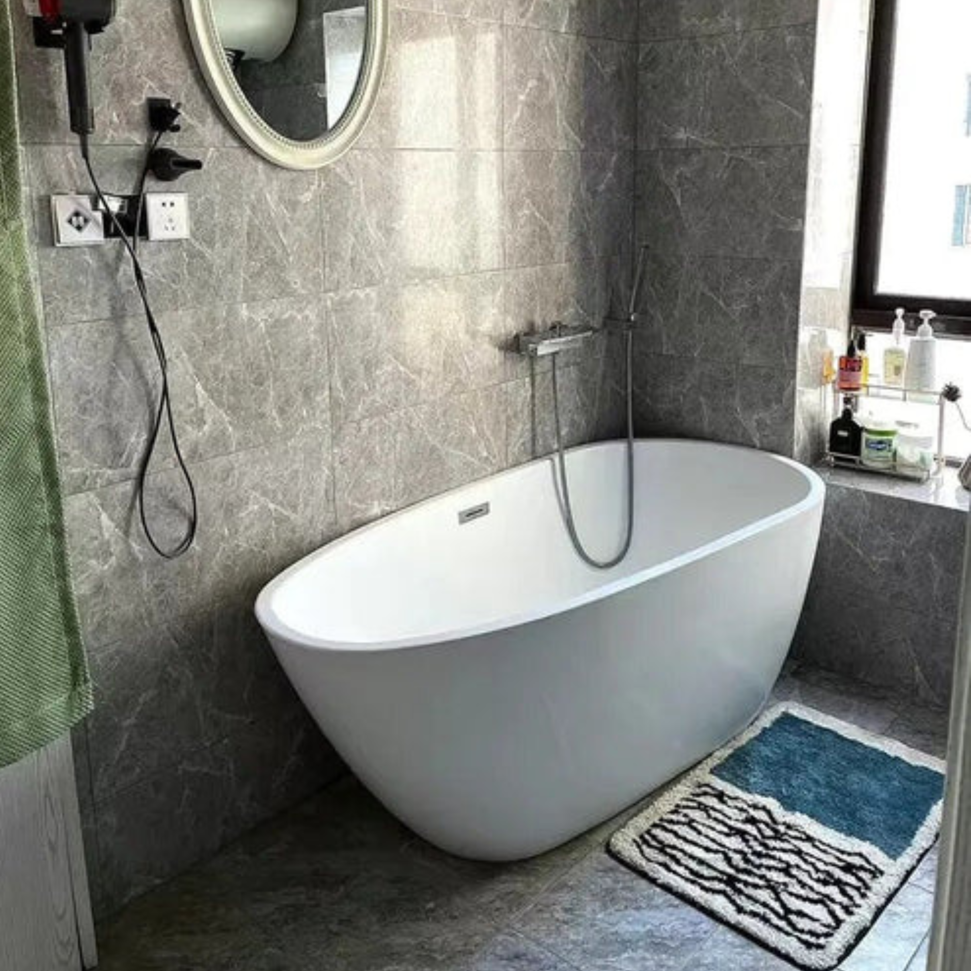 Luksuriøs Håndlaget Badematte – Abstrakt Design For Stilfulle Baderom