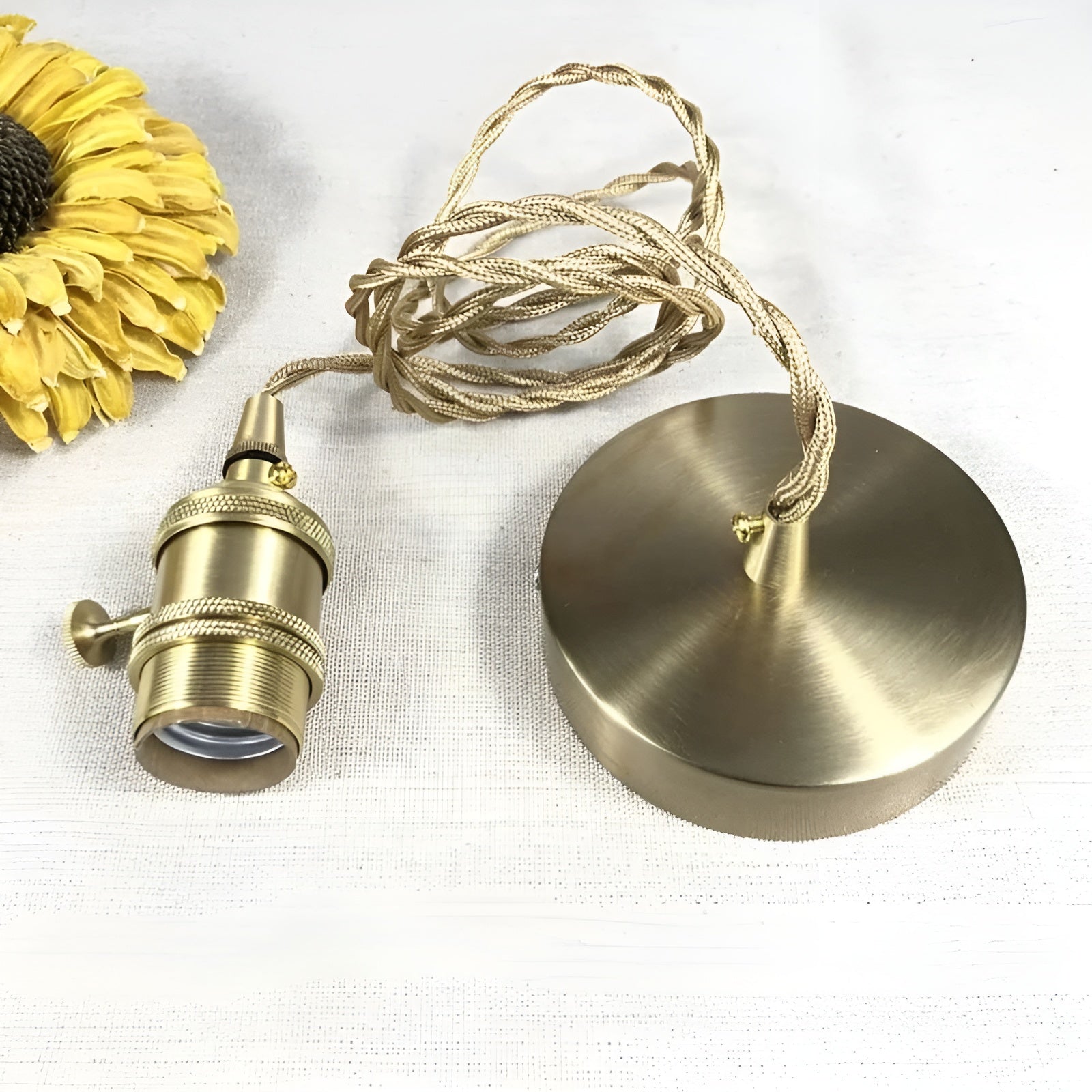 Hengelampe med Blomstermotiv – Varmt og Dekorativt Lys | Perfekt for Stue og Soverom - Lysarmaturer for tak