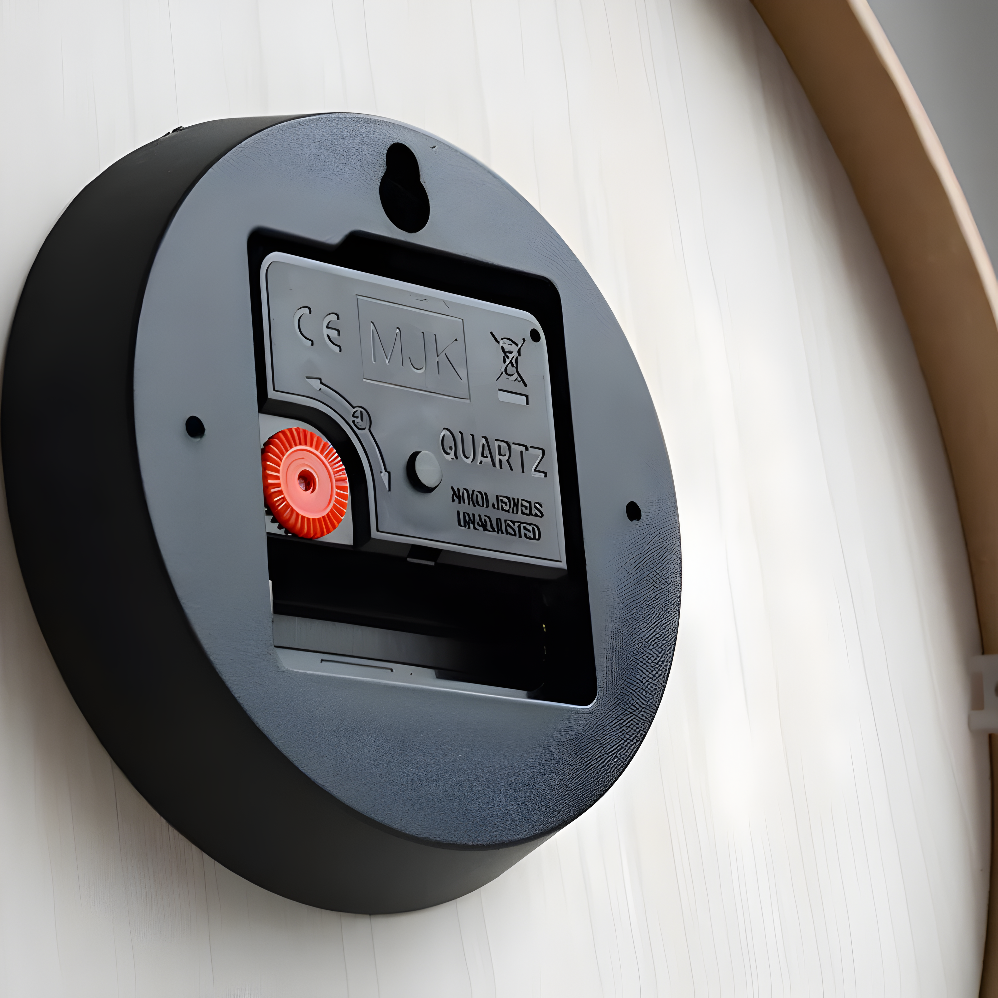Tidova – Rund Veggklokke i Tre (Stillegående, Moderne Design)