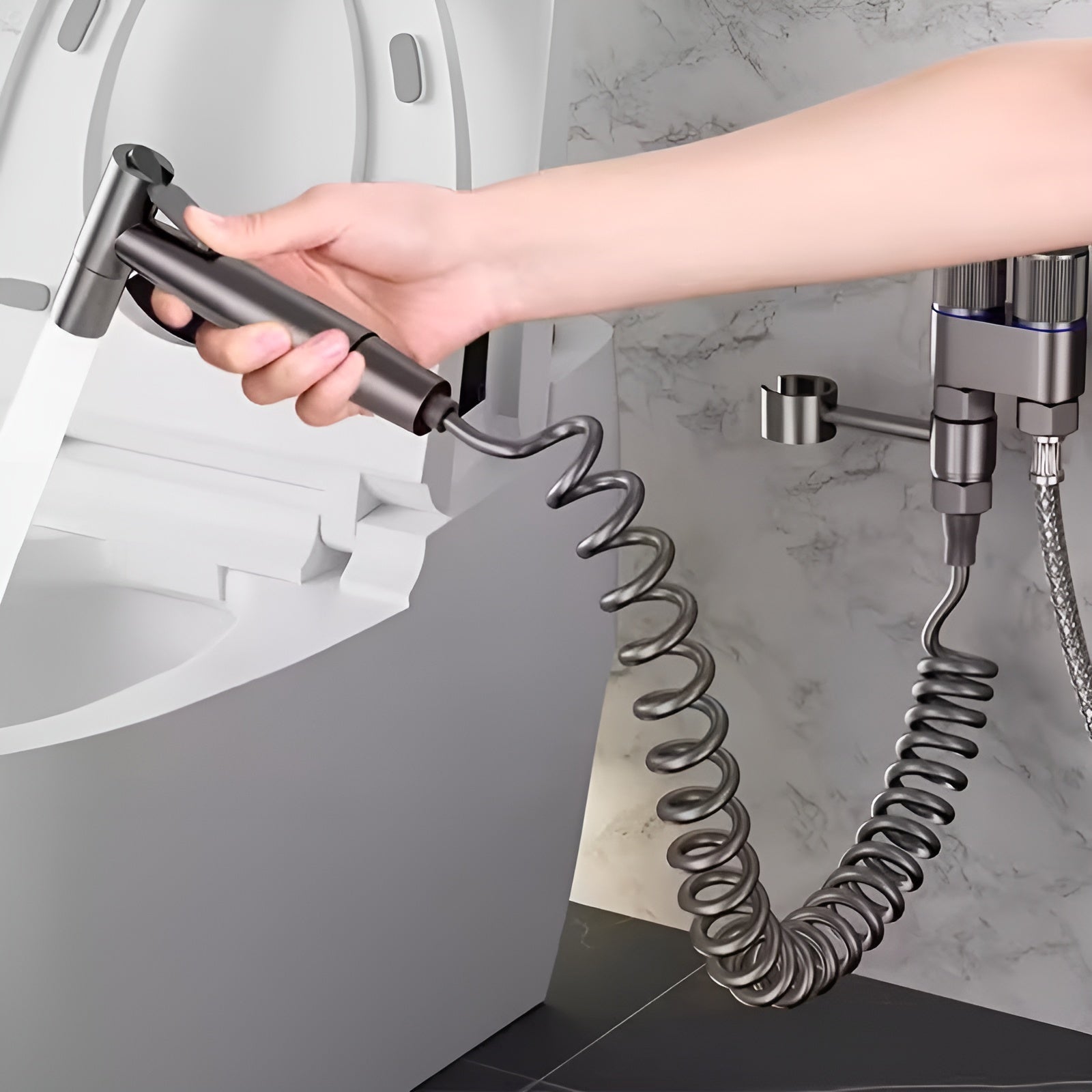 Håndbidet med Høyt Trykk – Kraftig og Hygienisk | Rustfritt Stål for WC og Bad - Svart A
