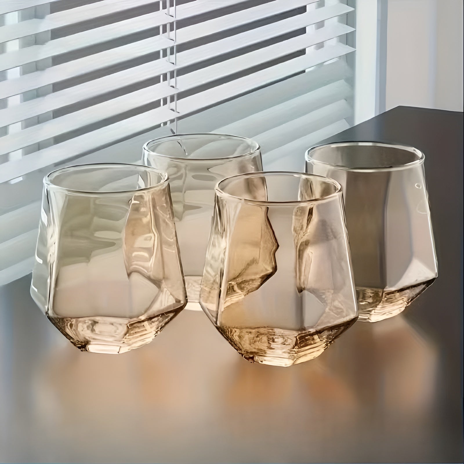 Whiskyglassett I 4 Deler – Geometrisk Design Og Fargerike Tumblerglass | 300 ML, Perfekt Til Whisky, Cocktailer Og Gaver