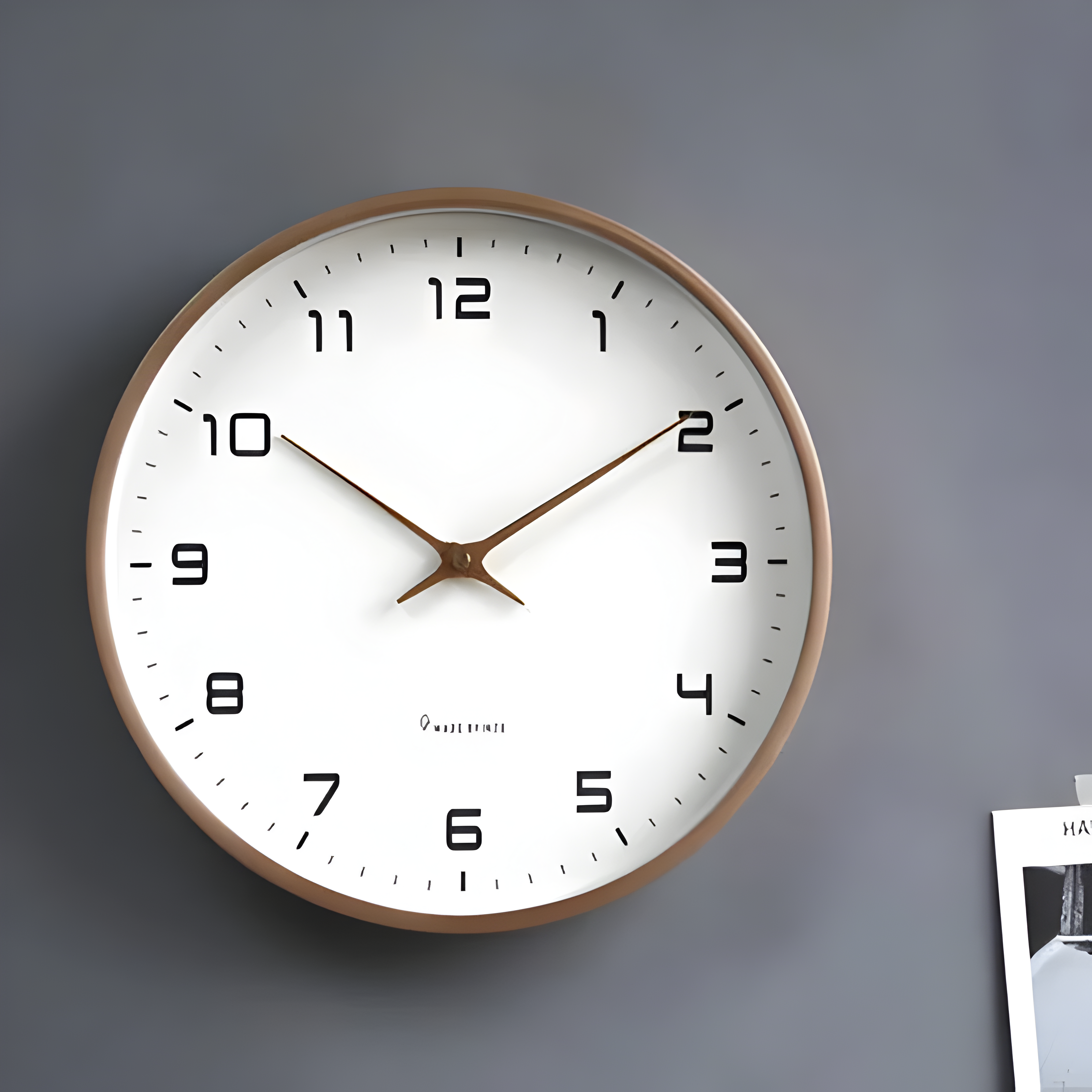 Tidova – Rund Veggklokke i Tre (Stillegående, Moderne Design)