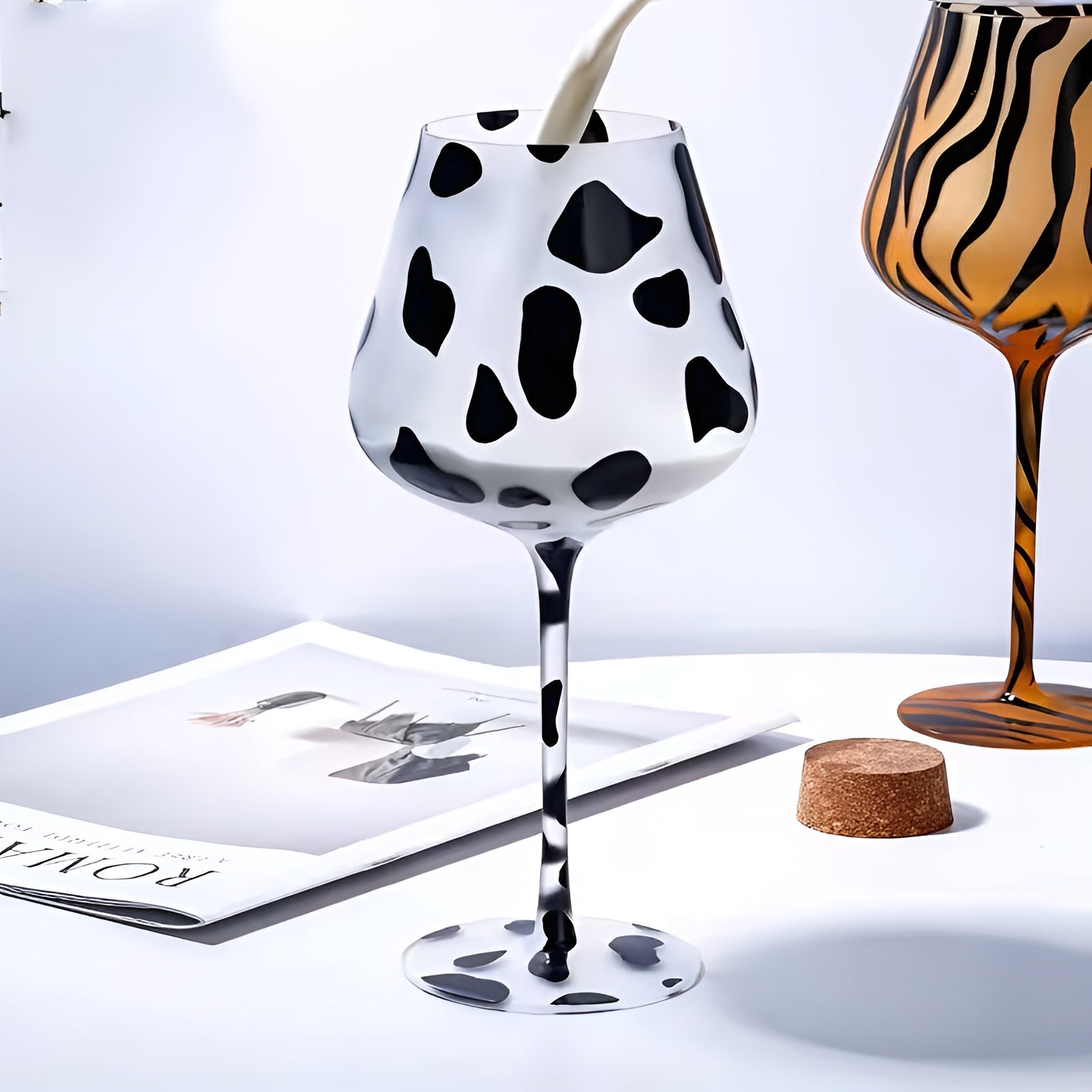 Kunstvoll handgefertigte Weingläser mit Tiermotiven – Tierdesigns mit Kühen Zebras und Leoparden | Rot- und Weißwein