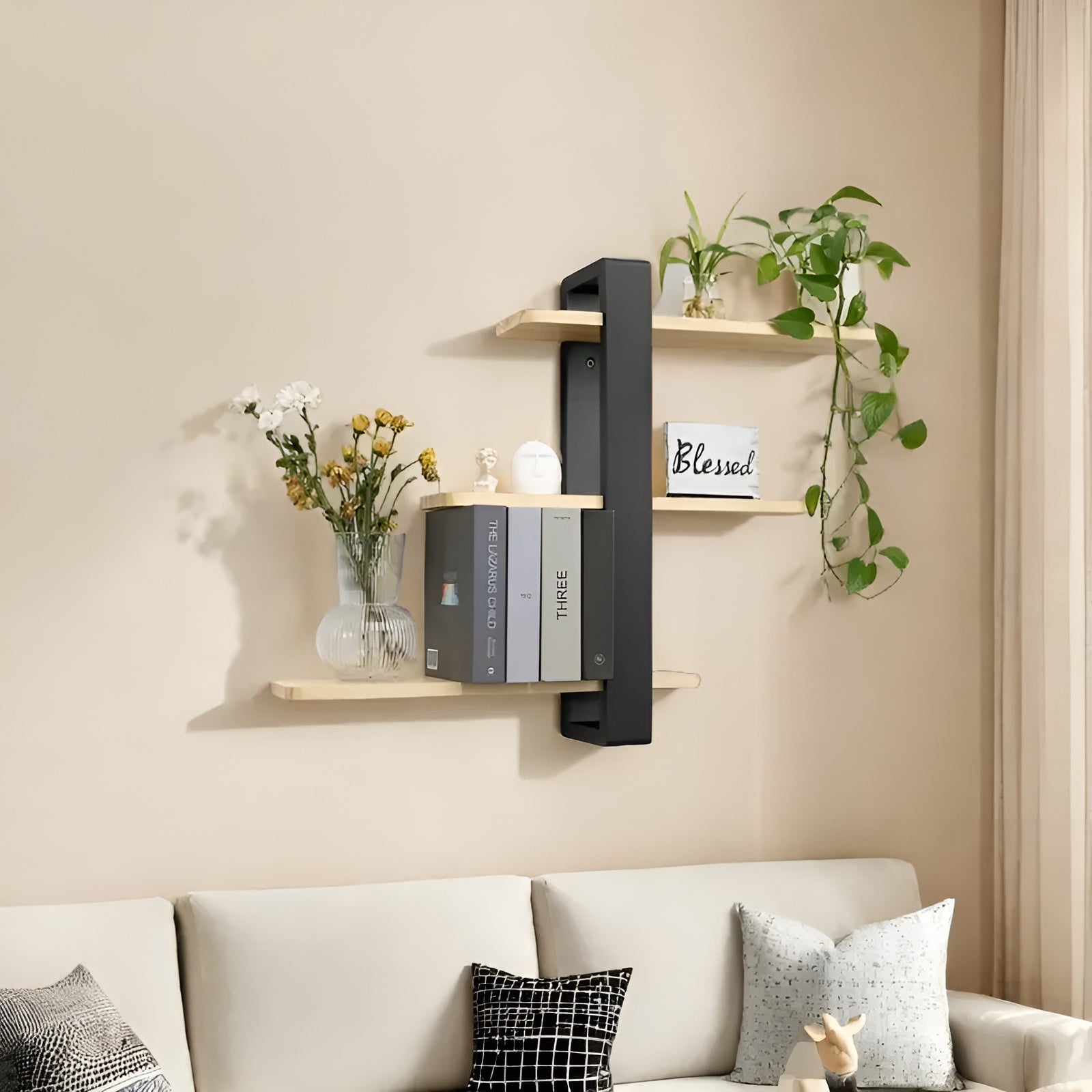 Vegghylle i Furu – 3 Hyller og Solid | Perfekt for Hjemmeinnredning