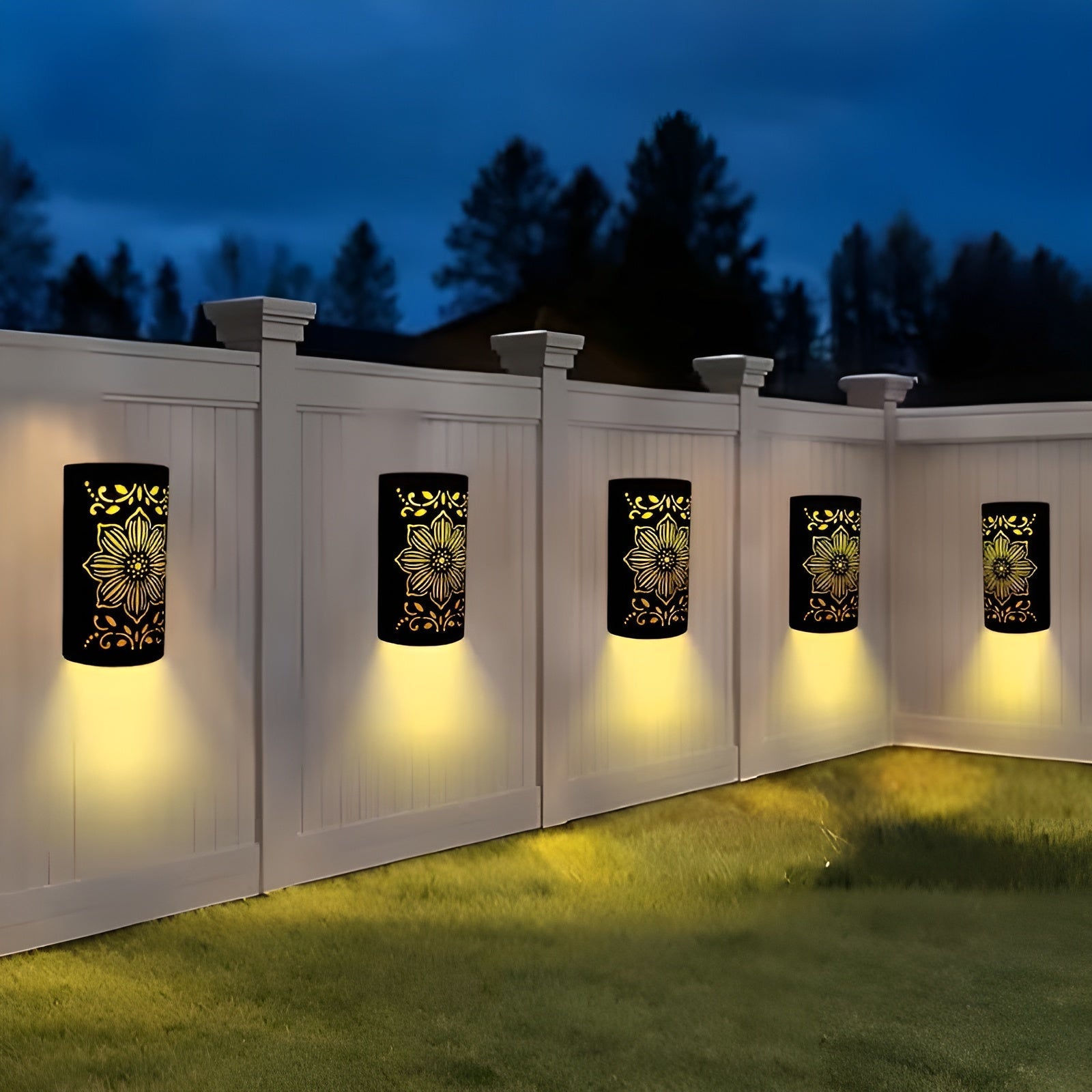 Solcelle Vegglampe med Blomstermønster – Dekorativ og Stemningsfull | Perfekt for Hage Balkong og Inngangsparti