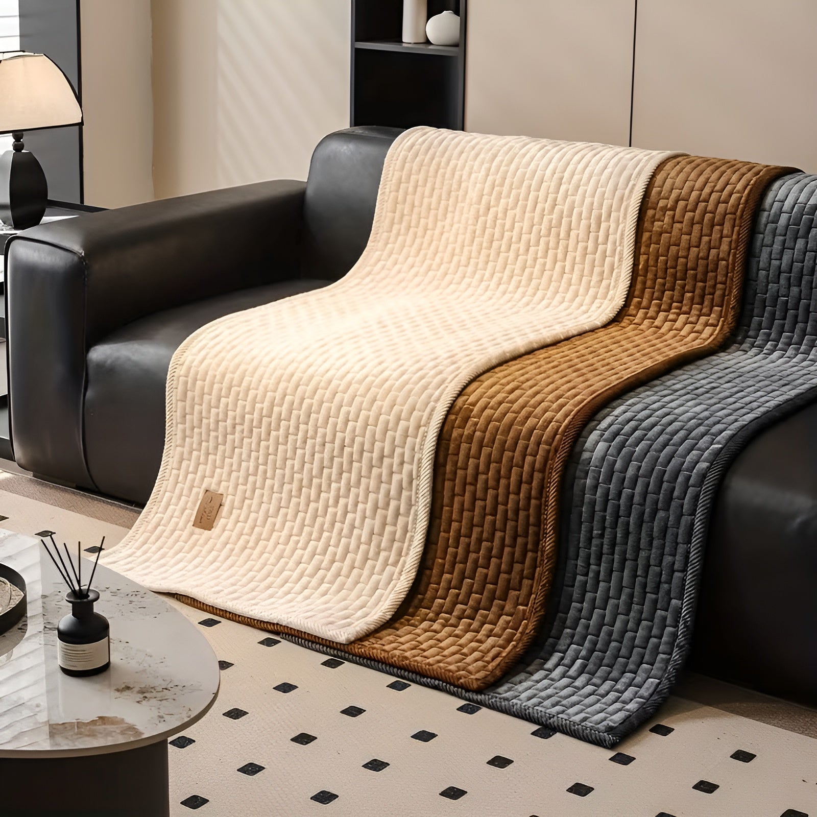 Vattert Sofatrekk i Plysj – Ekstra Tykt og Mykt | Varmt, Sklisikkert og Beskyttende