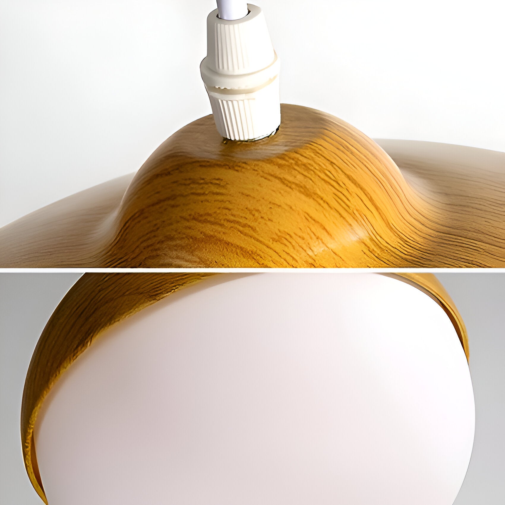 Hengelampe i Glass og Tre – Dekorativ Eikelignende Form | Unikt Design for Hjemmet