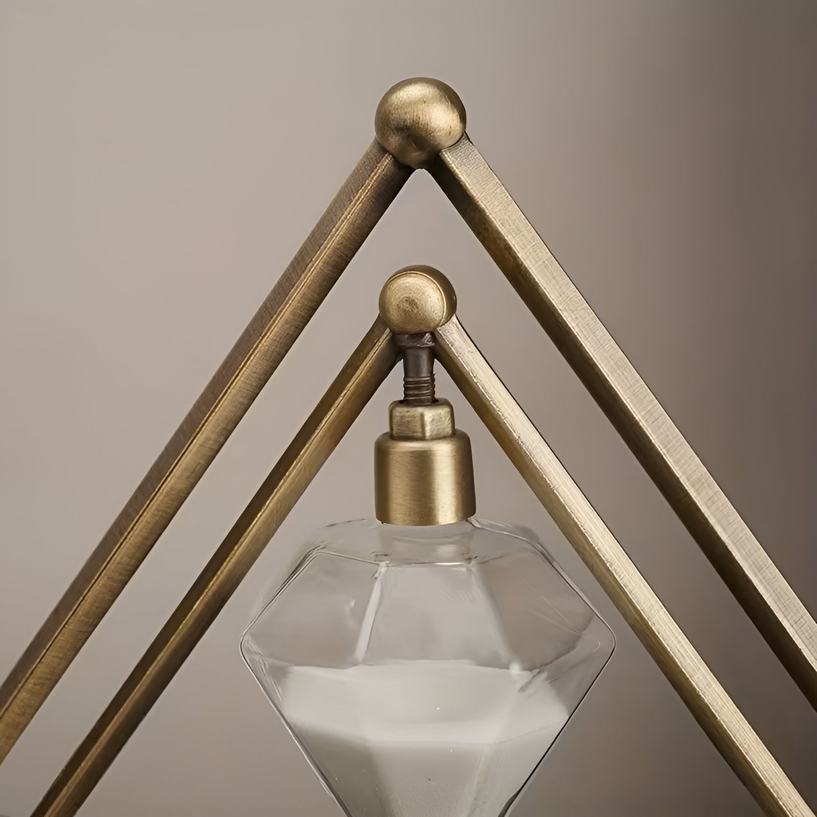 Sandur Med Geometrisk Metallramme – Dekorativ Og Avslappende | Med Hvit Sand Som Meditasjonstimer - Timeglass