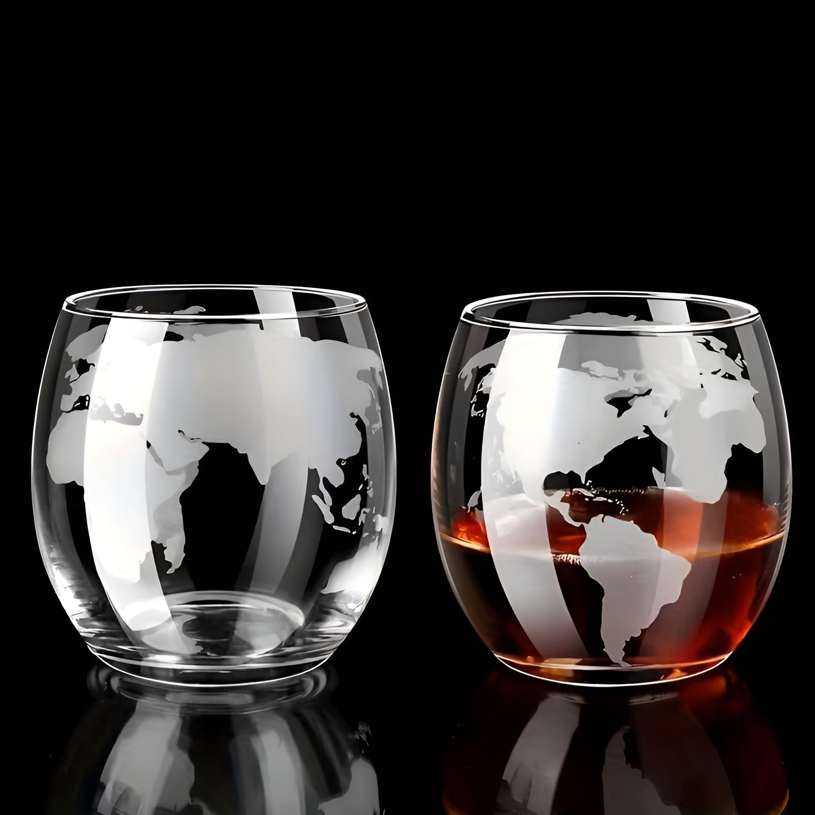 Whiskydekanter med Globus – Elegant Karaffelsett med 4 Graverte Glass | Perfekt som Gave og Barpynt