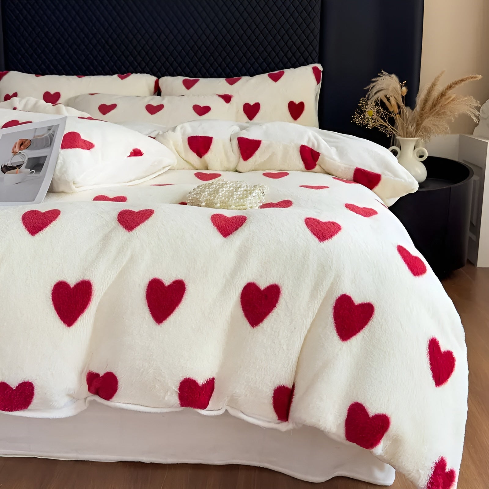 Sengetøysett med Hjertemønster – Mykt og Varmt | Koselig 3-delt Plysjsett i Lys Beige