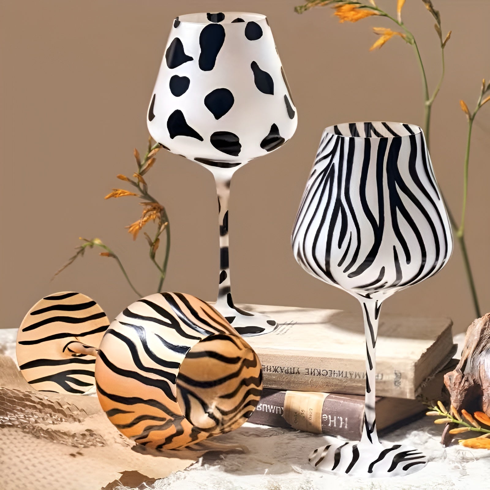 Kunstvoll handgefertigte Weingläser mit Tiermotiven – Tierdesigns mit Kühen Zebras und Leoparden | Rot- und Weißwein