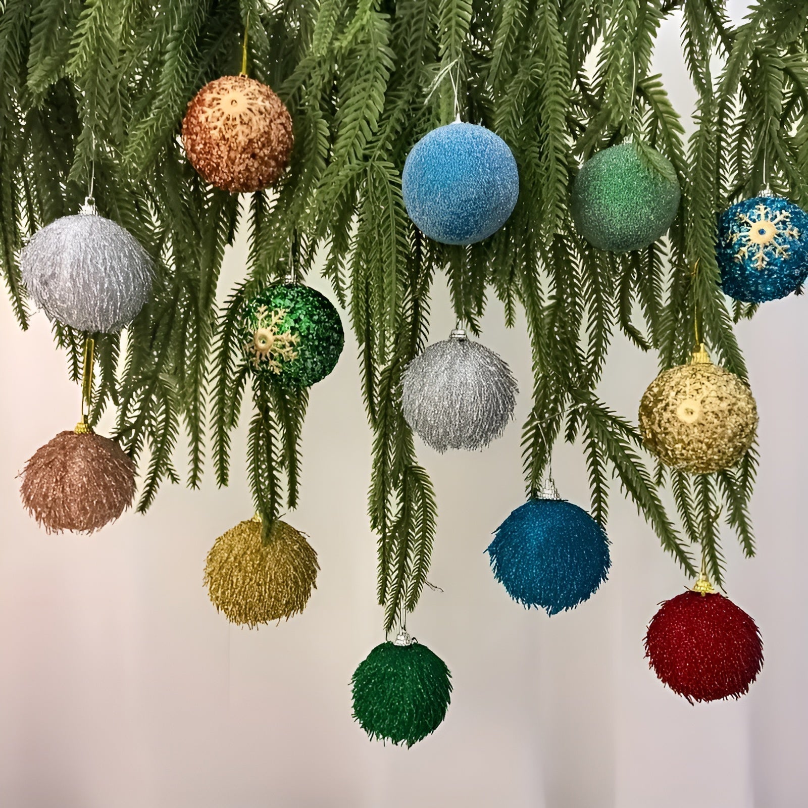 Julekulesett (16 Stk Ø 6 Cm) – Fargerike Julekuler | Perfekt Dekorasjon Til Juletreet, Stuen Og Hagen