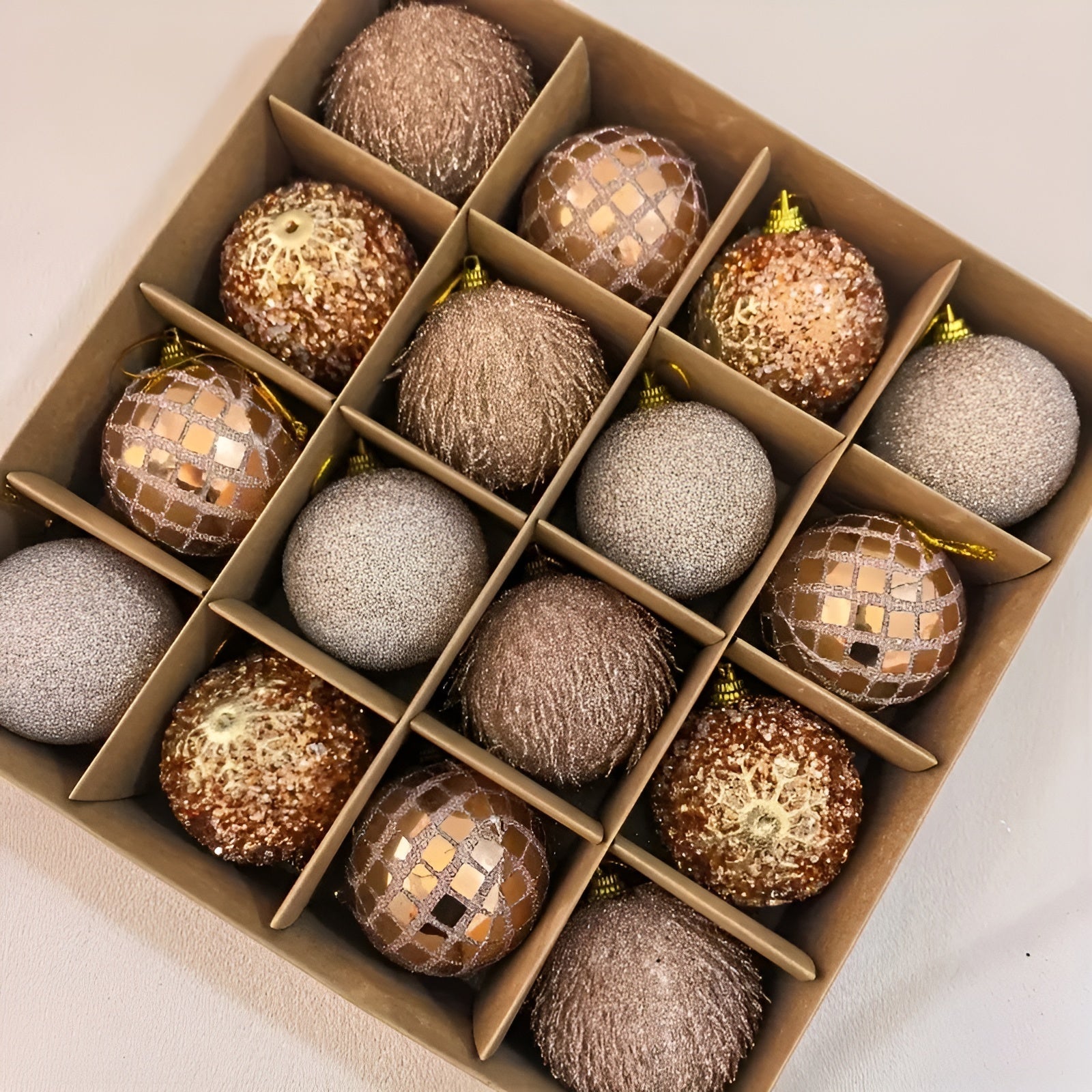 Julekulesett (16 Stk Ø 6 Cm) – Fargerike Julekuler | Perfekt Dekorasjon Til Juletreet, Stuen Og Hagen