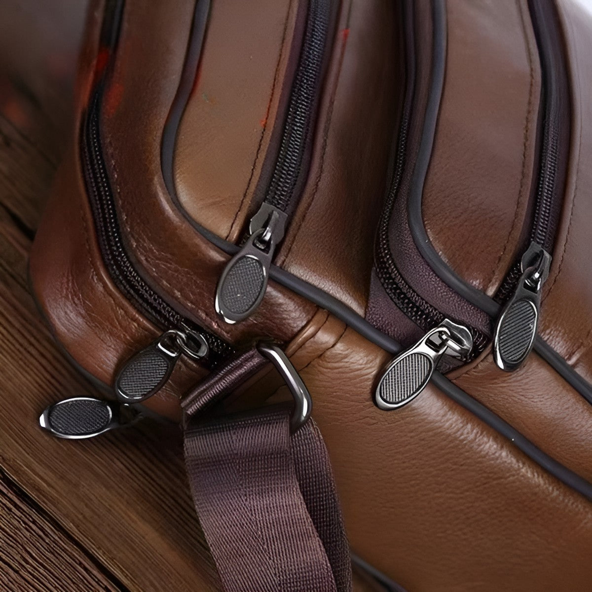 Skulderveske I Skinn For Menn – Romslig Crossbody-veske Med Justerbar Skulderrem | Sansoti