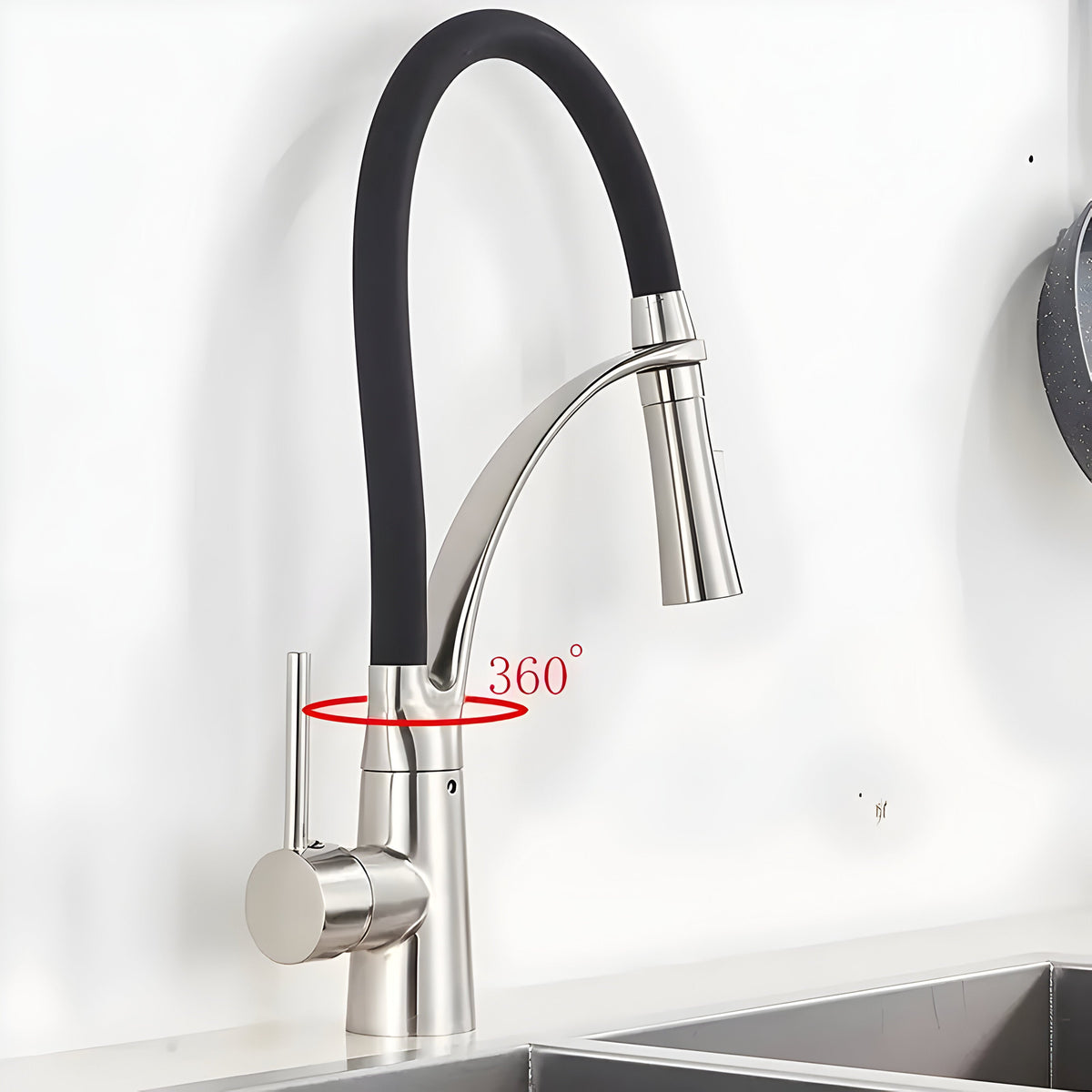 LuxSpout kjøkkenkran med uttrekkbart sprayhode og 360° svingfunksjon