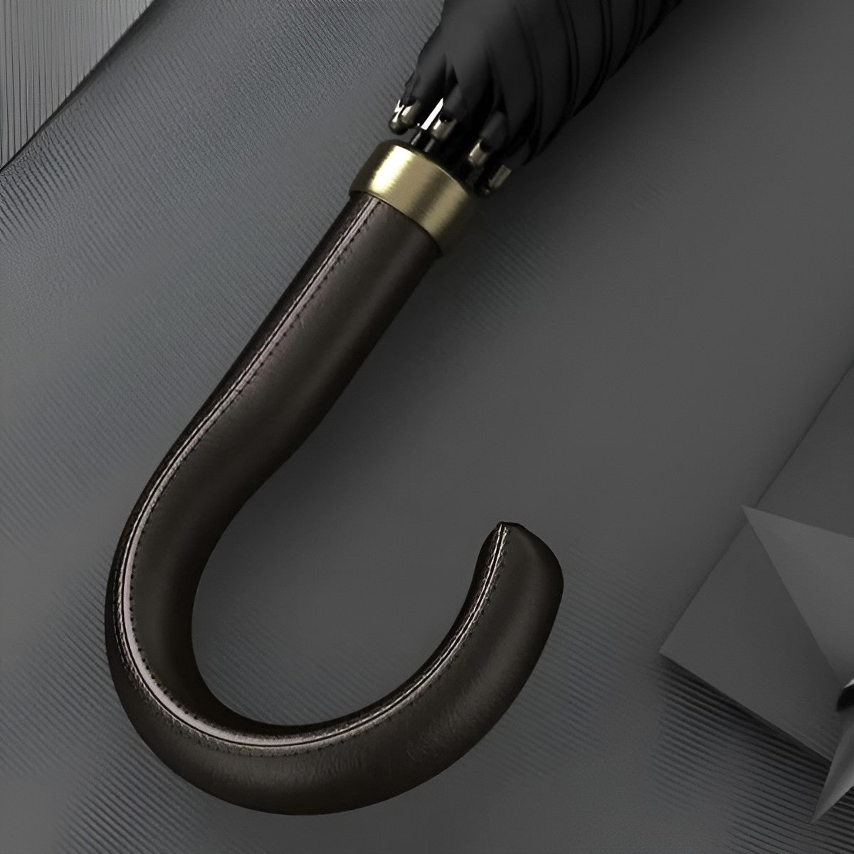Lang Paraply Skinnhåndtak – 121 cm Skjerm | Klassisk Design for Regnfulle Dager
