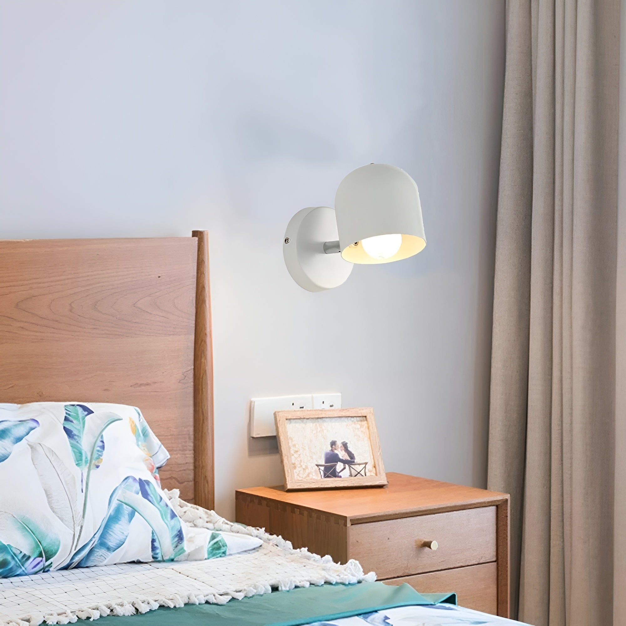 Enkel Vegglampe I Jern - Moderne Og Elegant | Perfekt Til Soverom Og Gang