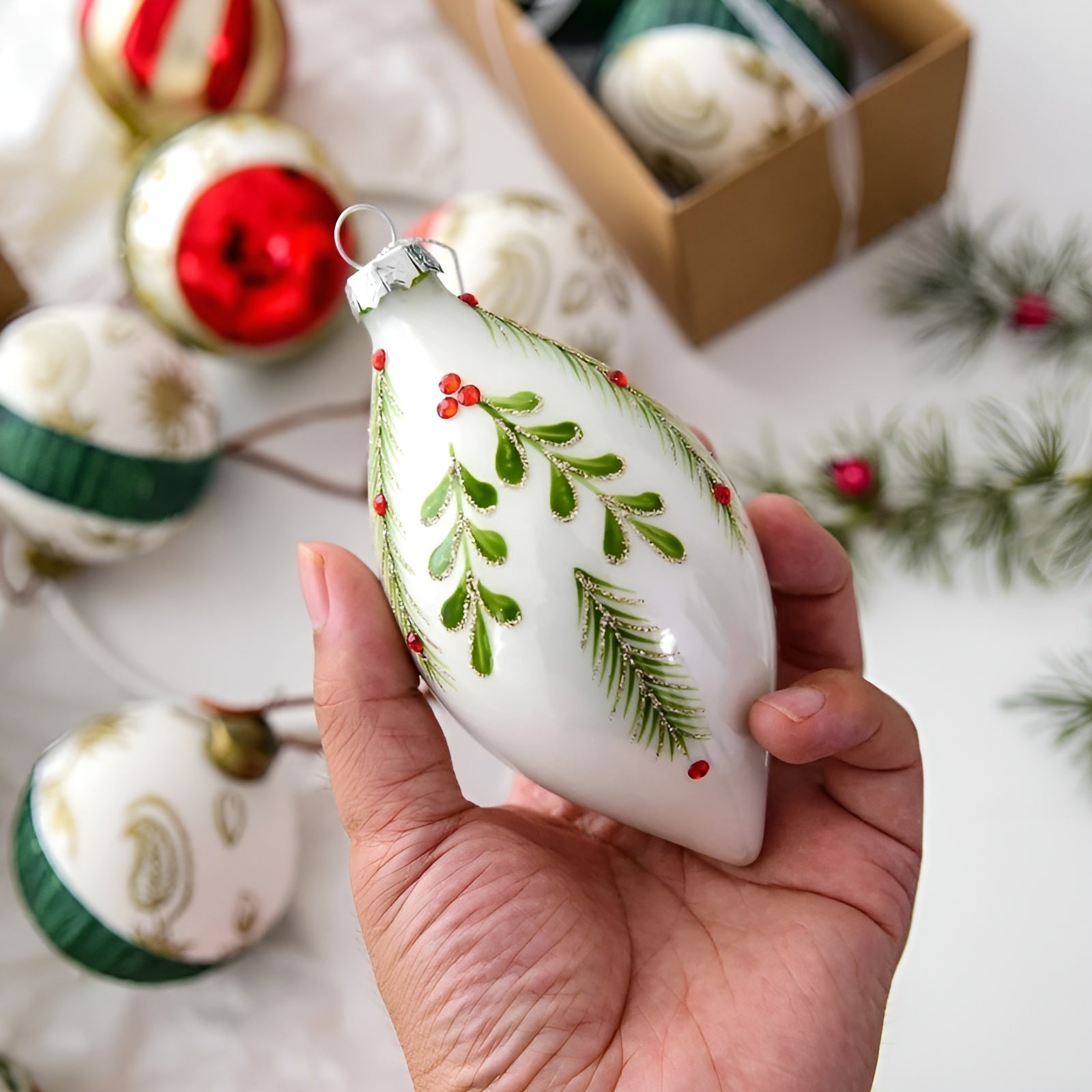 Glasskuler til juletre – Håndmalt og Luksuriøs | 2-pakning Julepynt 8 cm