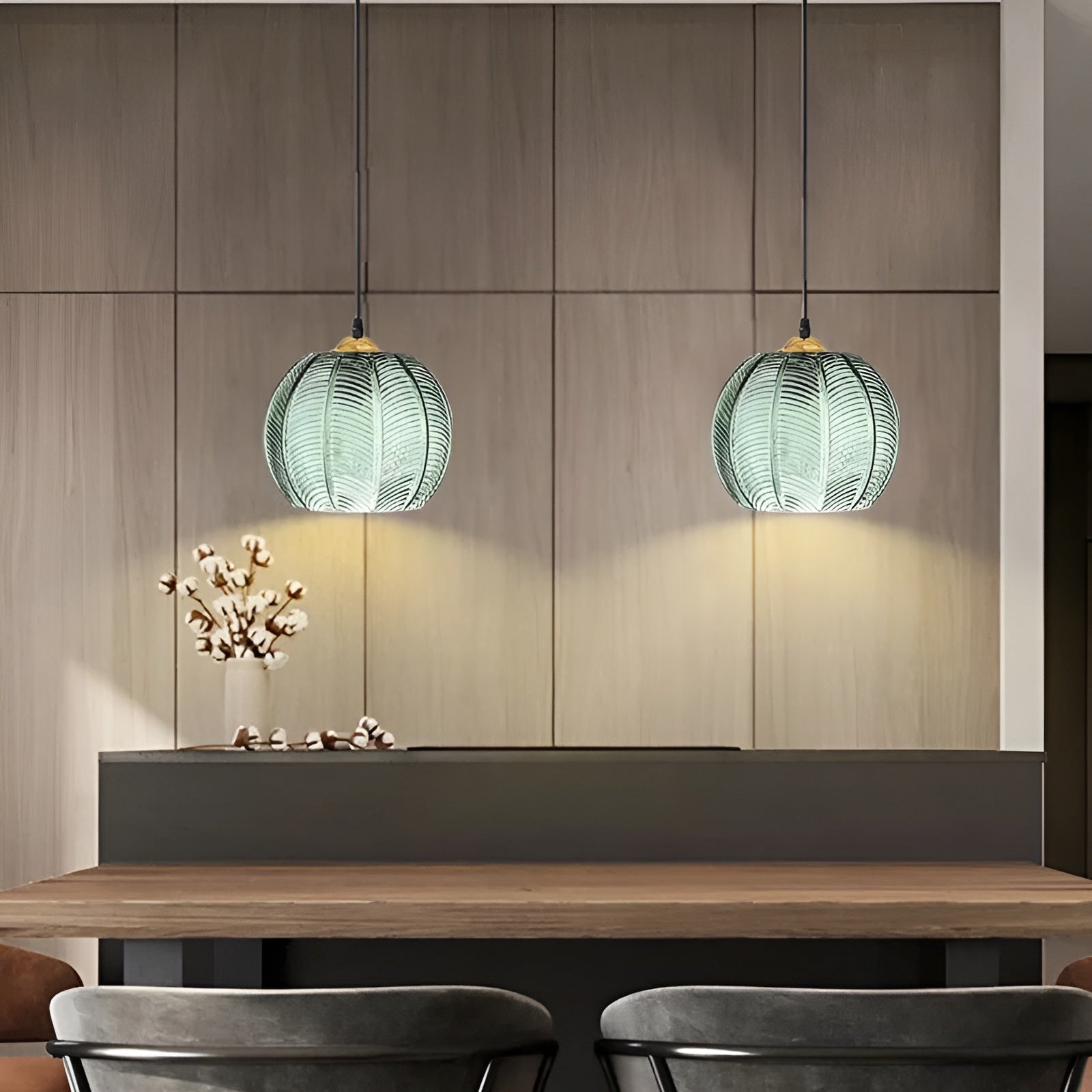 Ribbet Glasspendel i Grønn – Stemningsfullt Retrodesign | Dekorativ Taklampe for Stue og Spisestue - Grønn