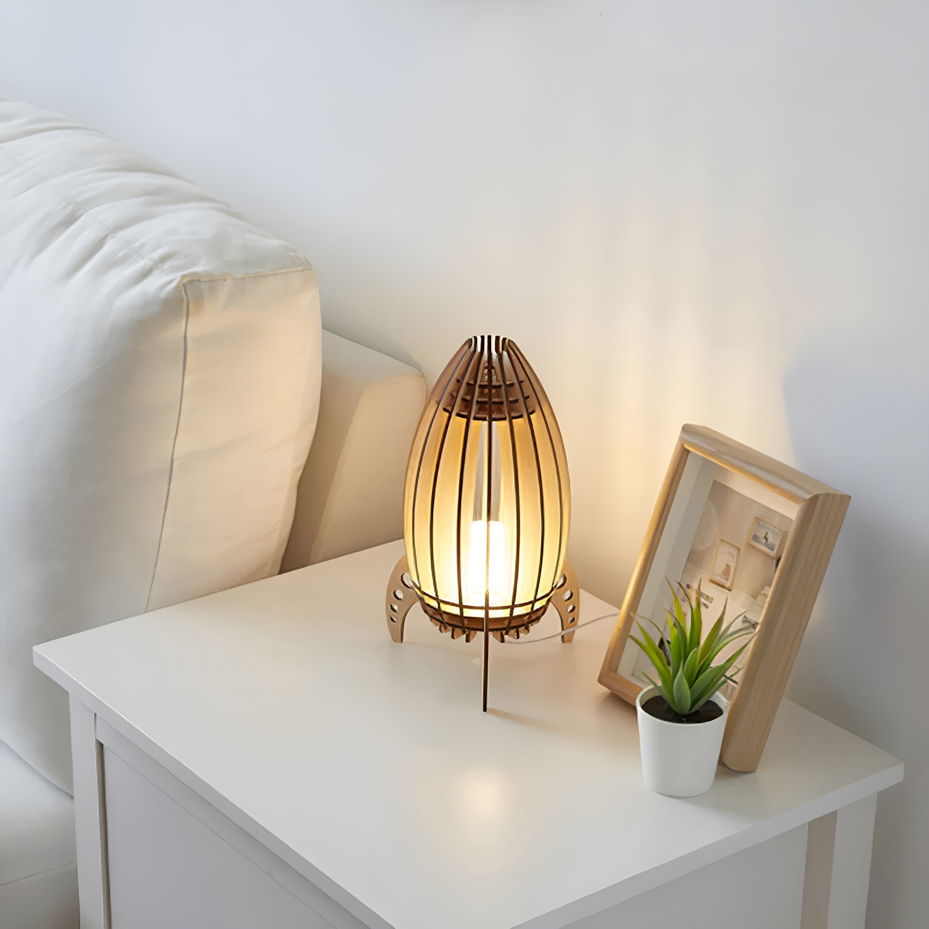 Nattbordslampe i Tre – Naturlig og Dekorativ | Perfekt for Koselige Soverom