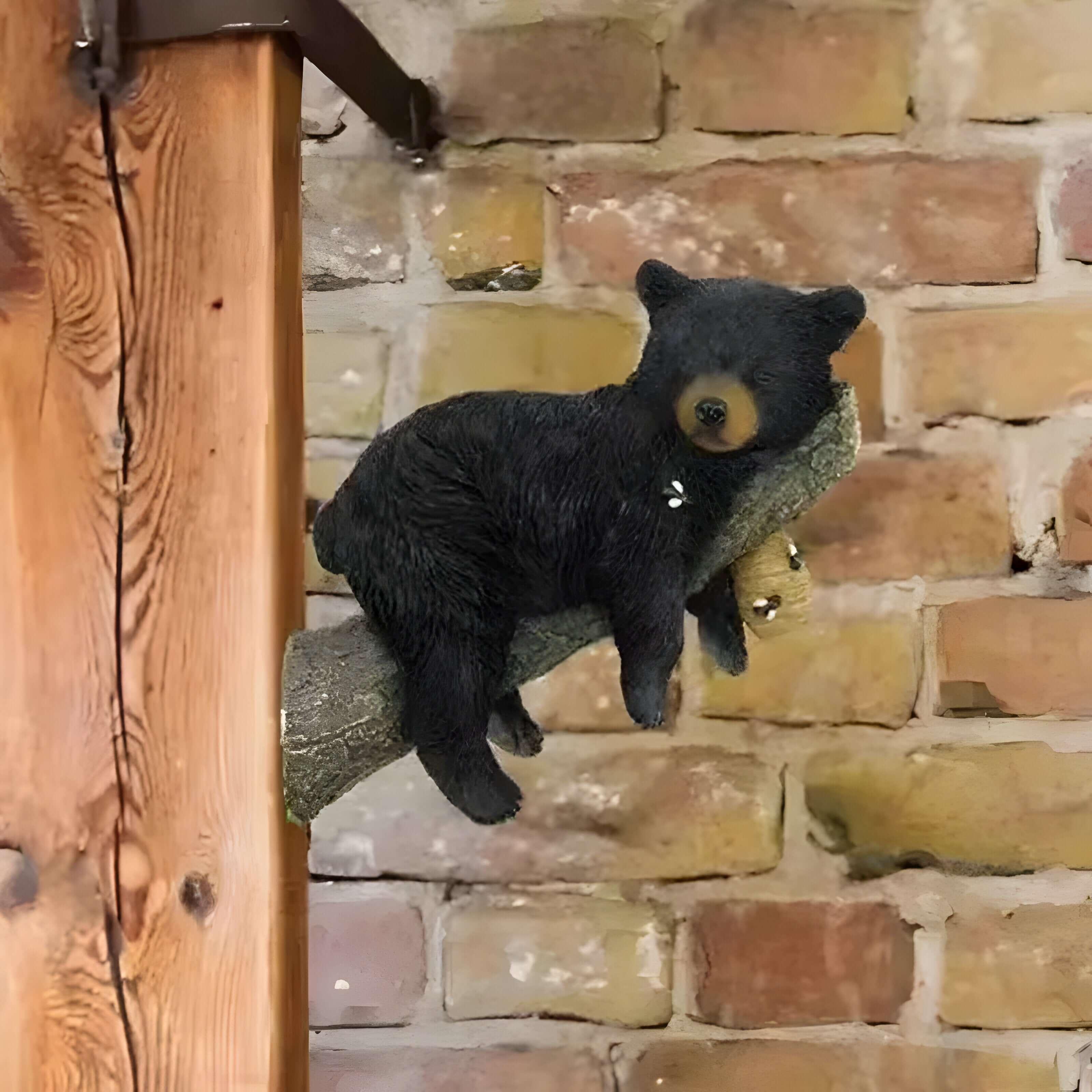 Rymrik – Veggmontert Hagefigur I Bjørneform