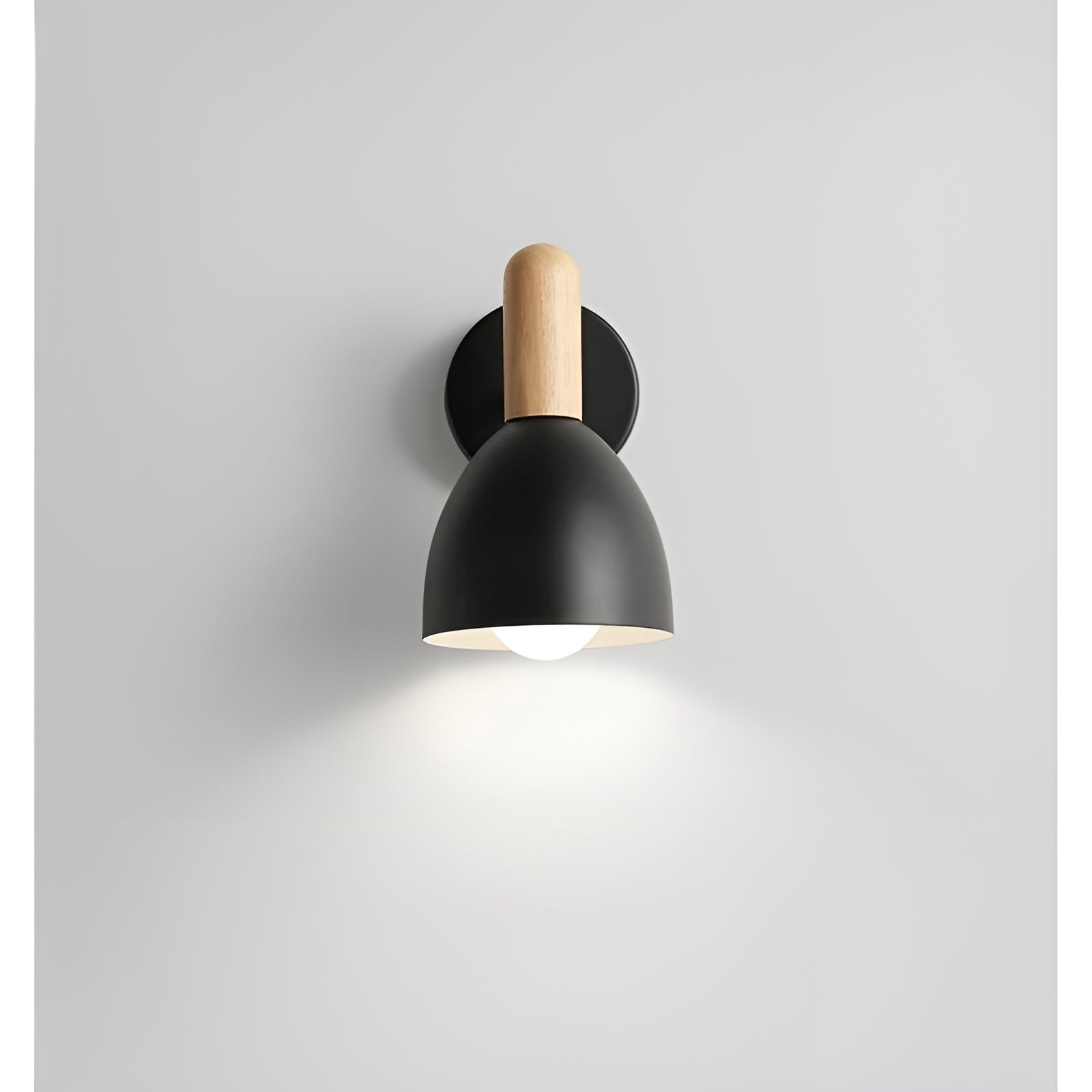 Vegglampe i Naturtre – Gir Varm Belysning | Perfekt til Soverom og Hytte