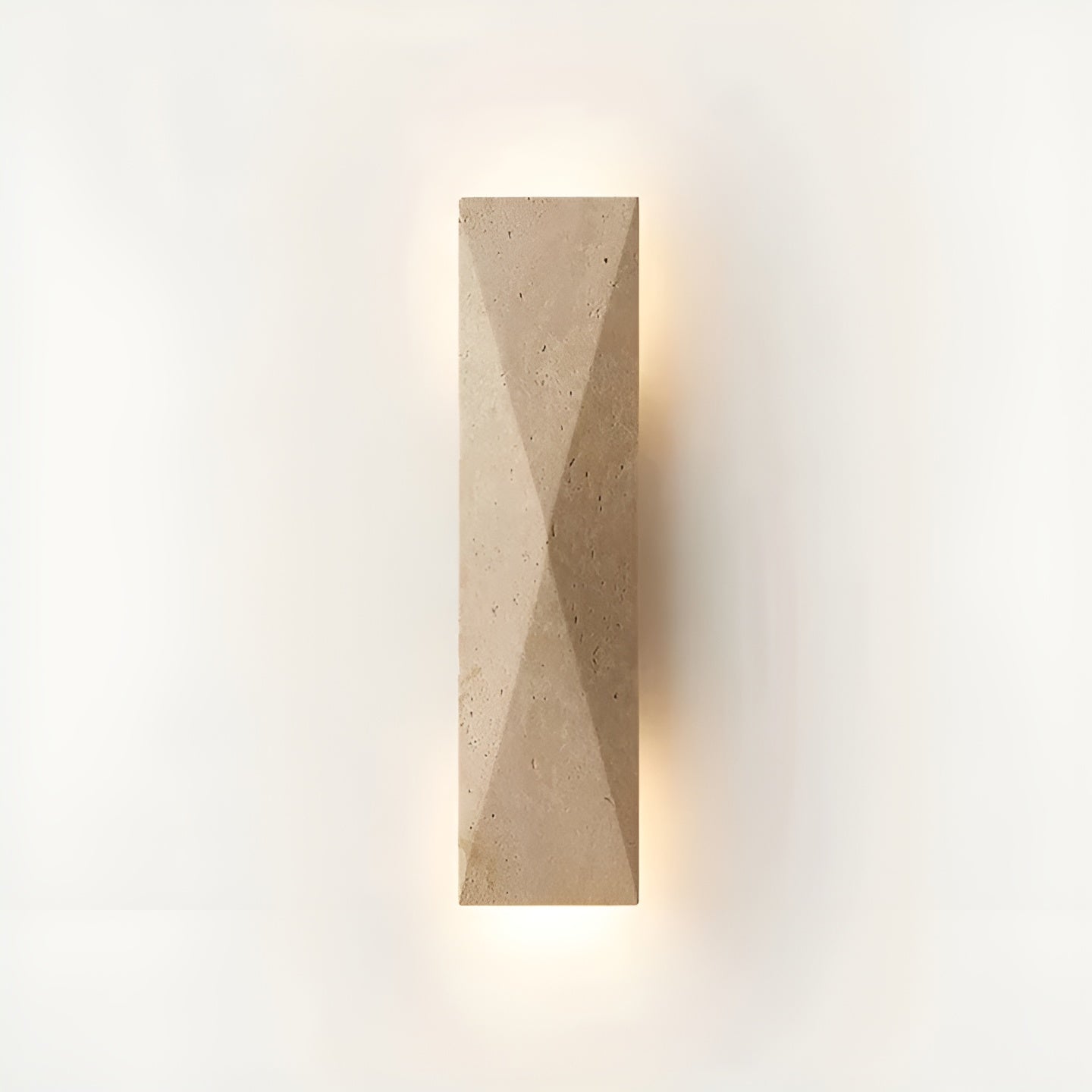 Vegglampe i Travertin – Elegant Naturstein | Perfekt for Stue og Gang