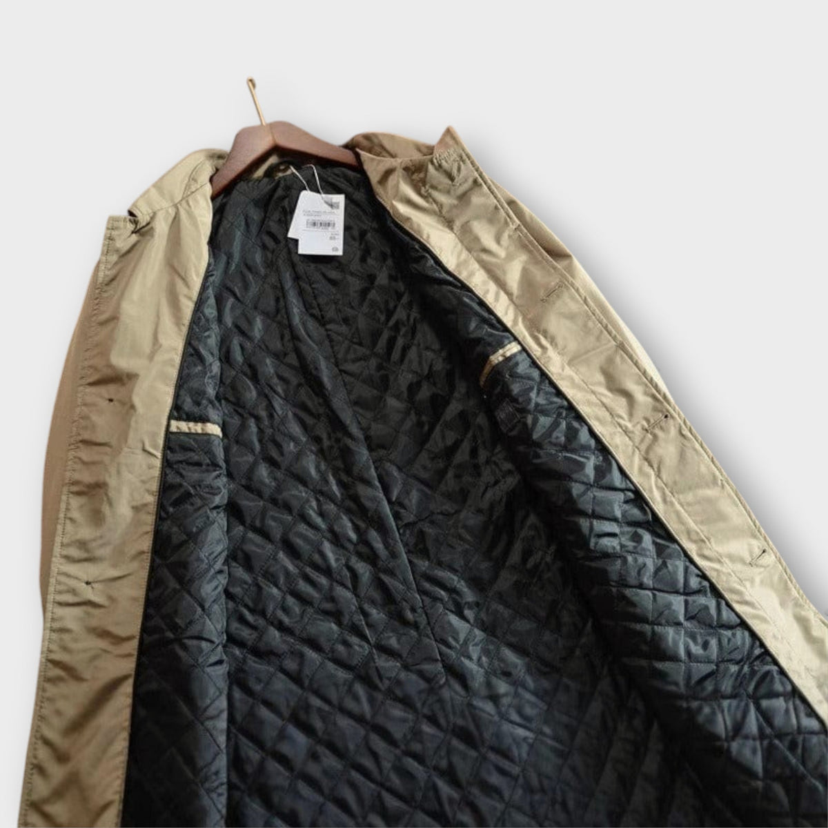 Halvlang herrfrakk stylet med genser og bukse – business casual