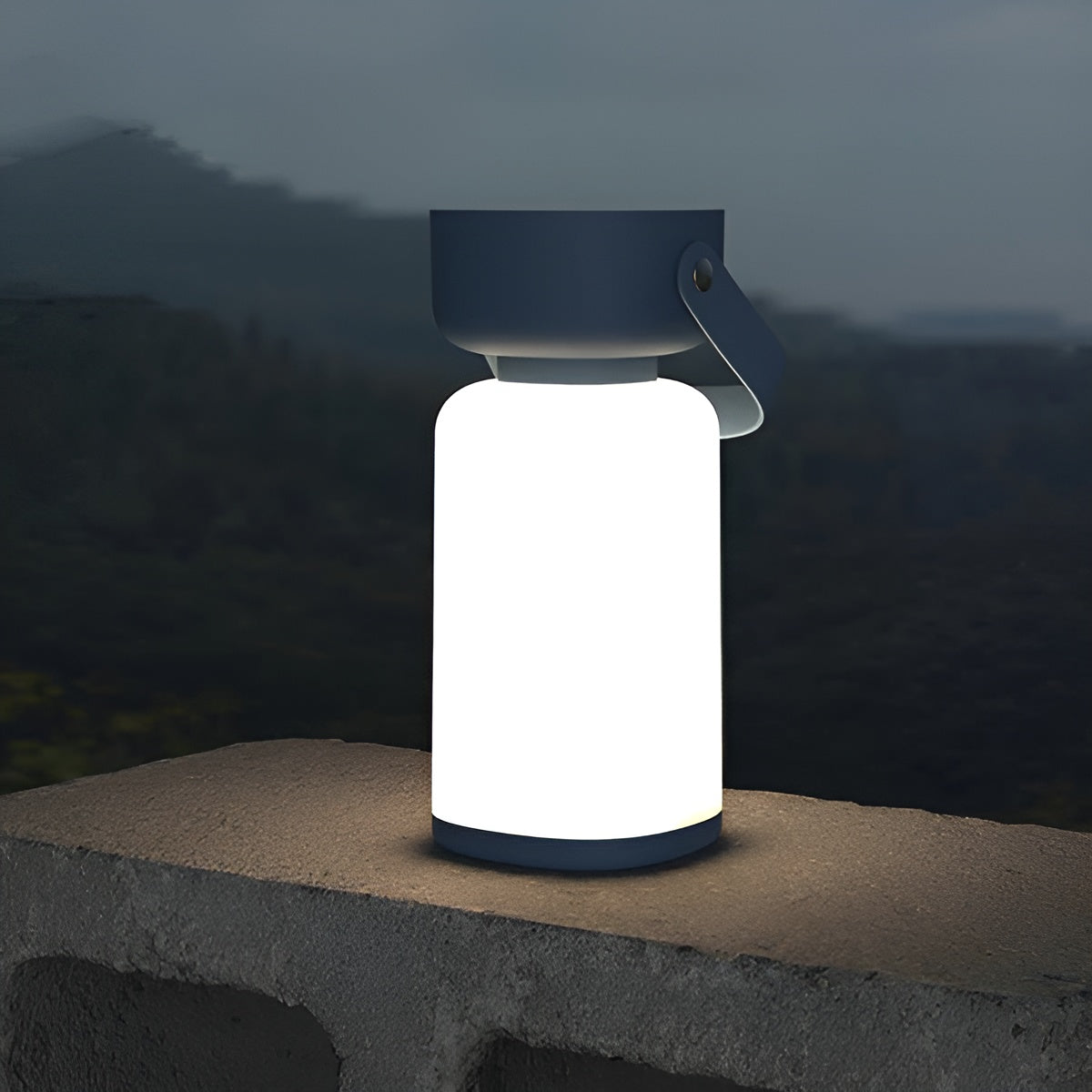 Vanntett LED Bordlampe – Bærbar og Dekorativ | Moderne Sylinderdesign