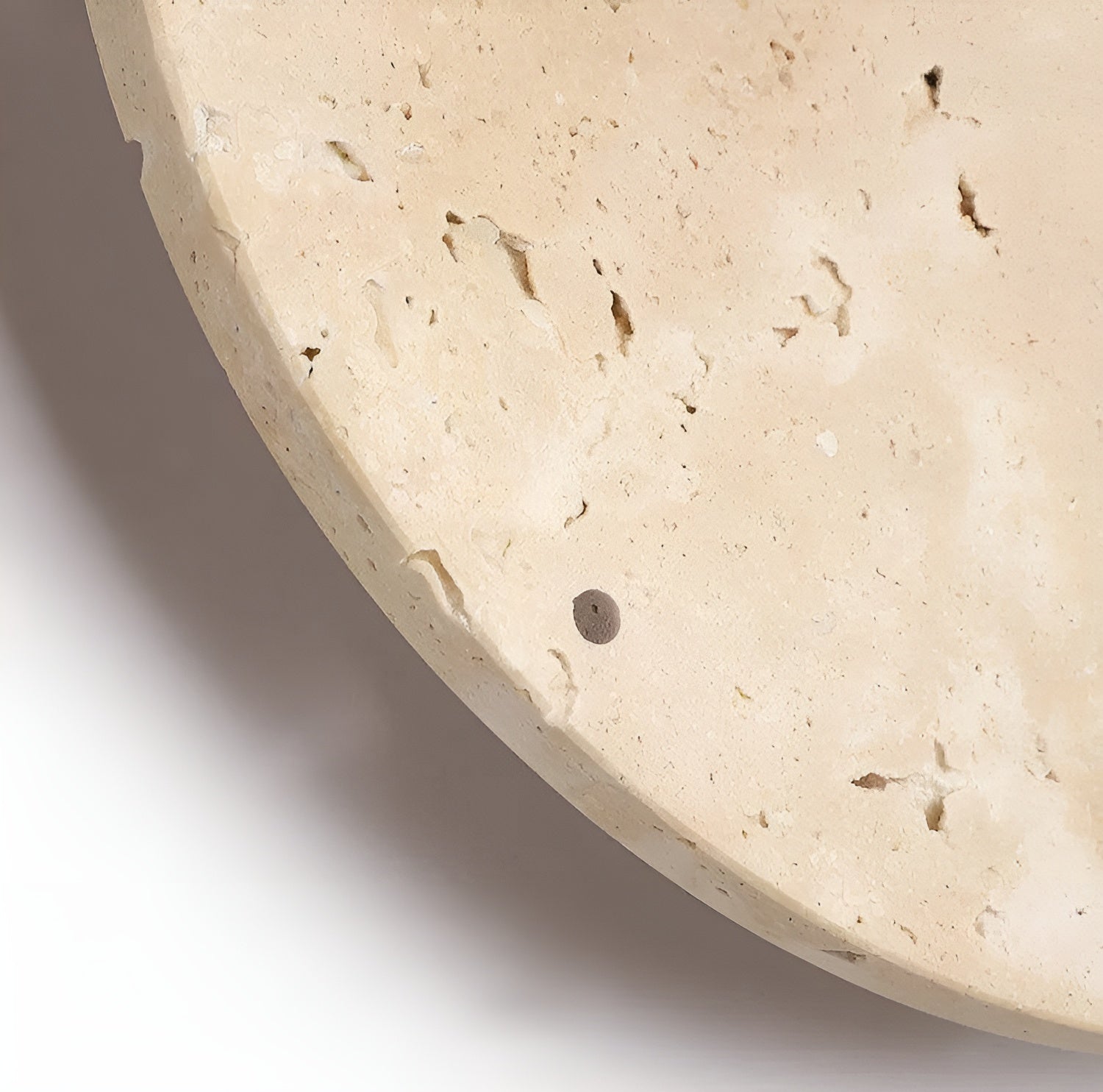 Veggur i Travertin med LED-lys – Minimalistisk og Dekorativ | Naturlig Stein for Moderne Interiør