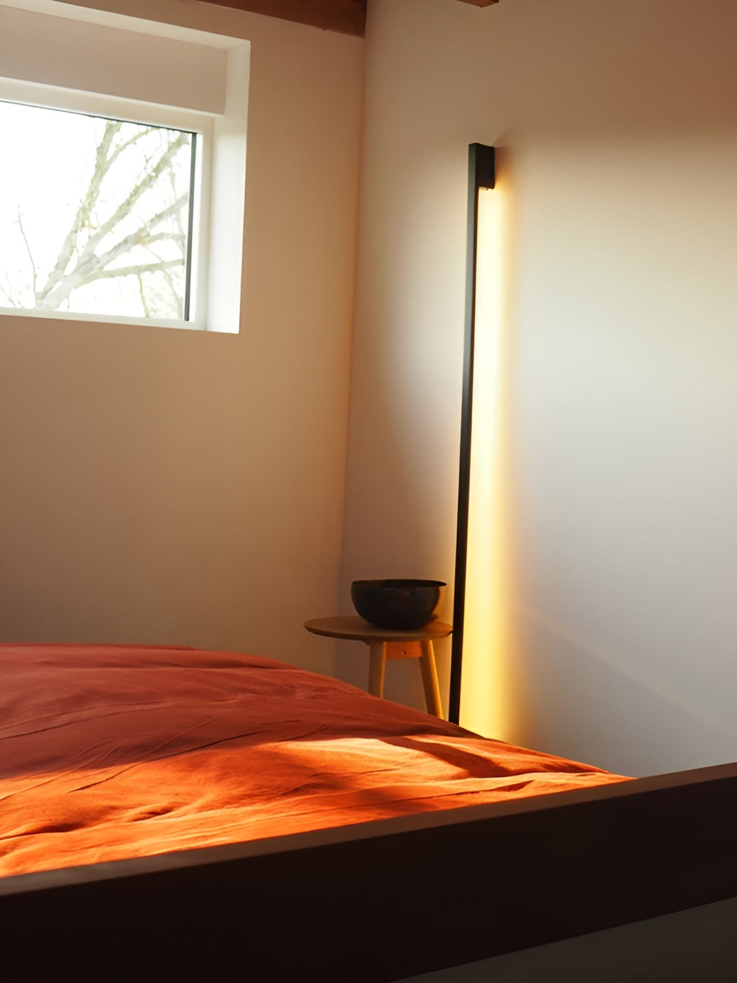 Smal Vegglampe i Sort – Moderne Langt Design | Perfekt for Gang, Soverom og Stue