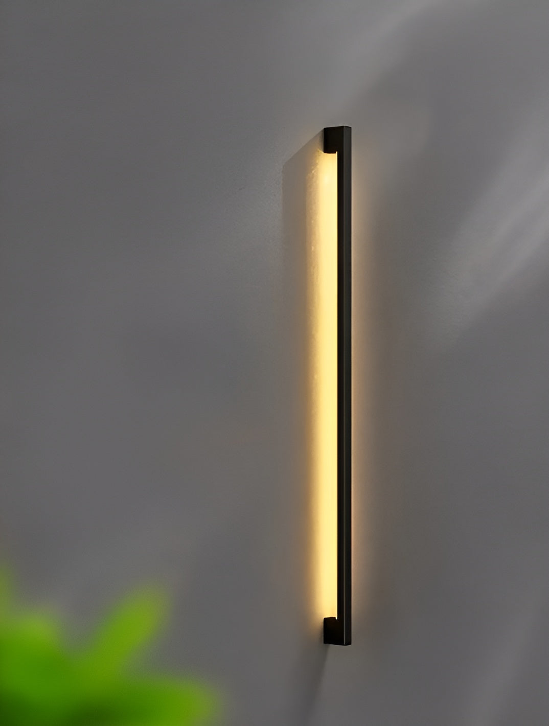 Smal Vegglampe i Sort – Moderne Langt Design | Perfekt for Gang, Soverom og Stue