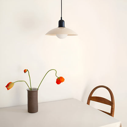 Pendelleuchte im Bauhaus-Stil – Farbenfrohes Design für Esszimmer & Küche