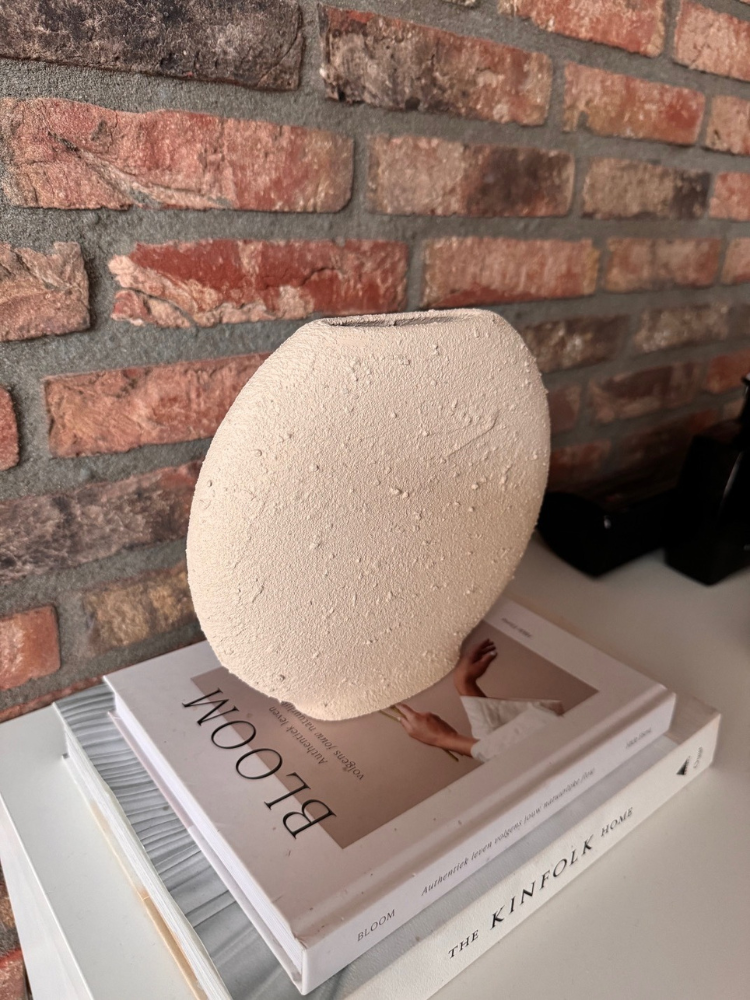 Vase "Lunar Texture" – En rustikk og moderne dekorasjon