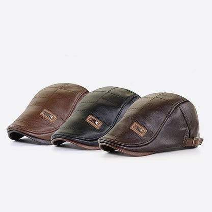 Retro flat cap til herre i svart skinn på modell