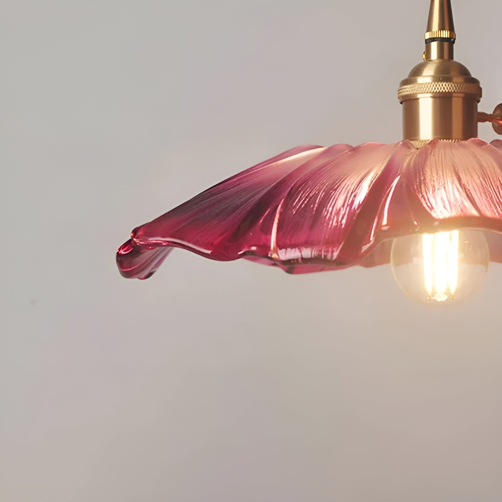 Hengelampe med Blomstermotiv – Varmt og Dekorativt Lys | Perfekt for Stue og Soverom - Lysarmaturer for tak