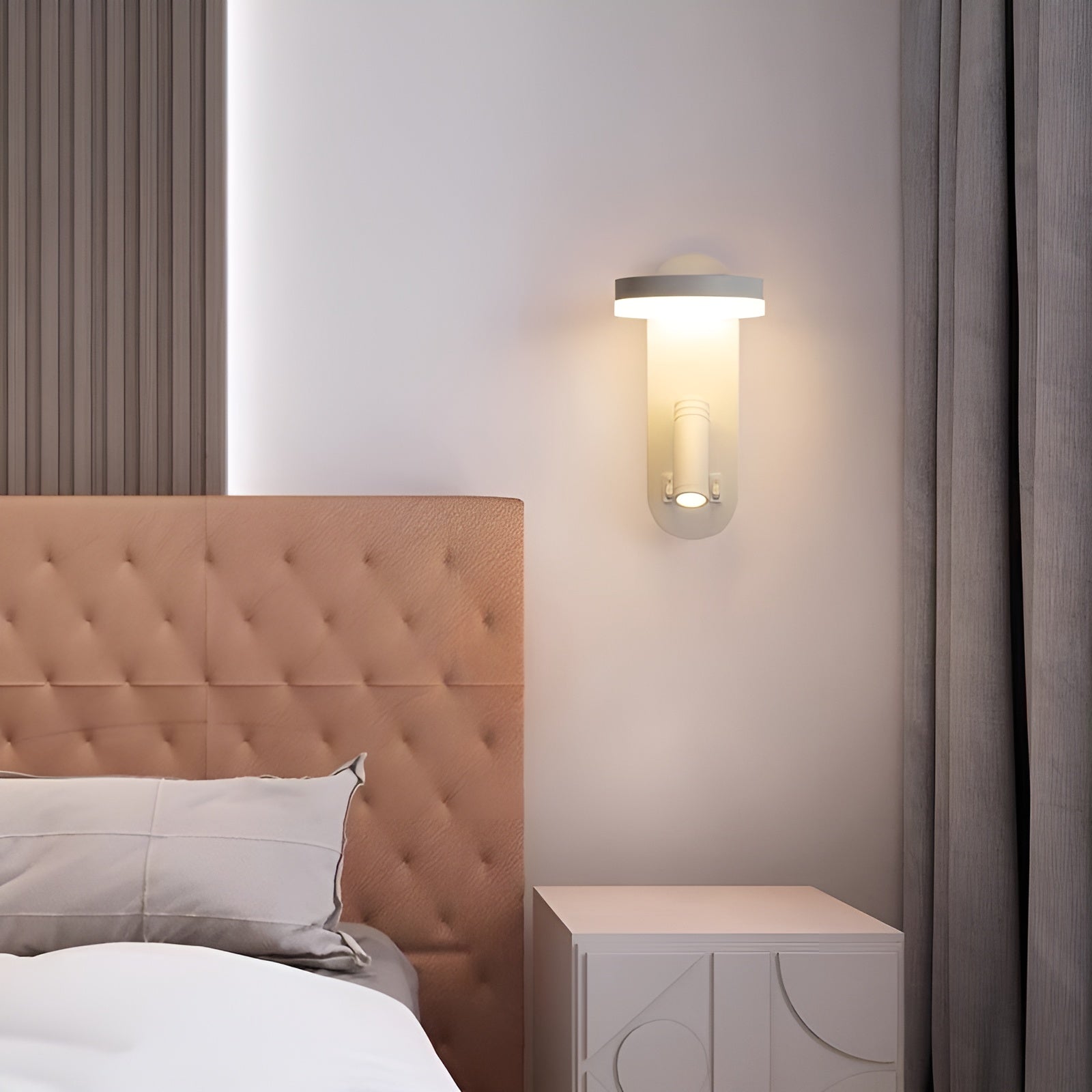 Geometrisk Vegglampe – To Lyskilder og Nedovervendt Lys | Moderne og Dekorativ