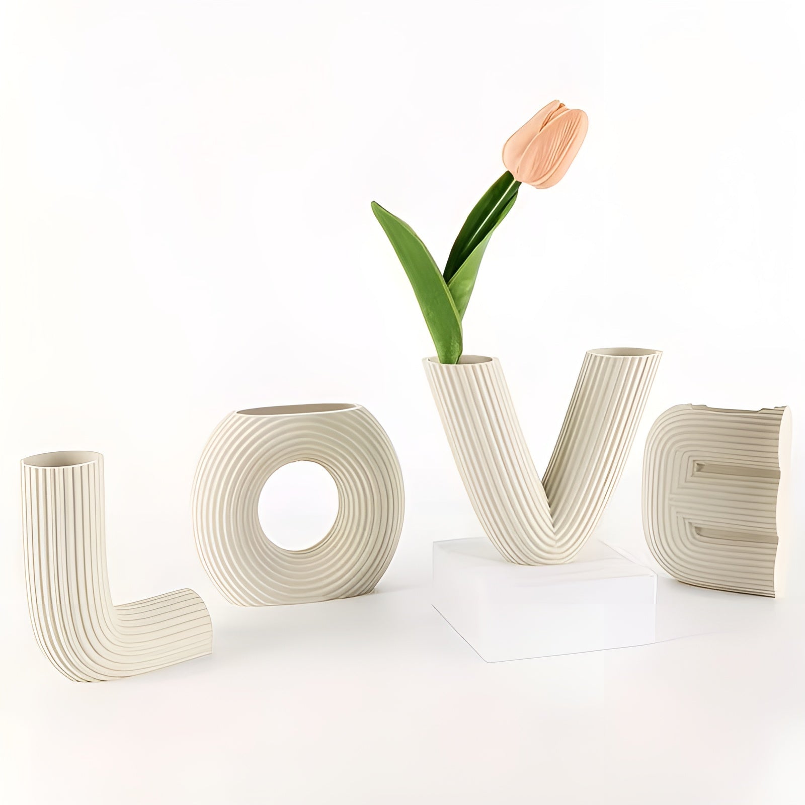 4-sett Med Dekorative Figurer Kjærlighet – Dekorativt Design I Plast | Perfekt Til Stuen, Hyllen Og Som Gave