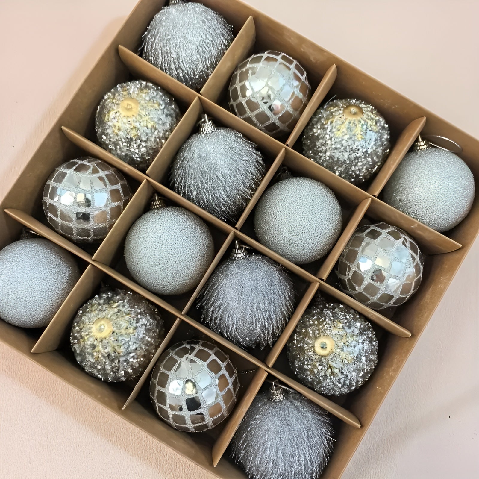 Julekulesett (16 Stk Ø 6 Cm) – Fargerike Julekuler | Perfekt Dekorasjon Til Juletreet, Stuen Og Hagen