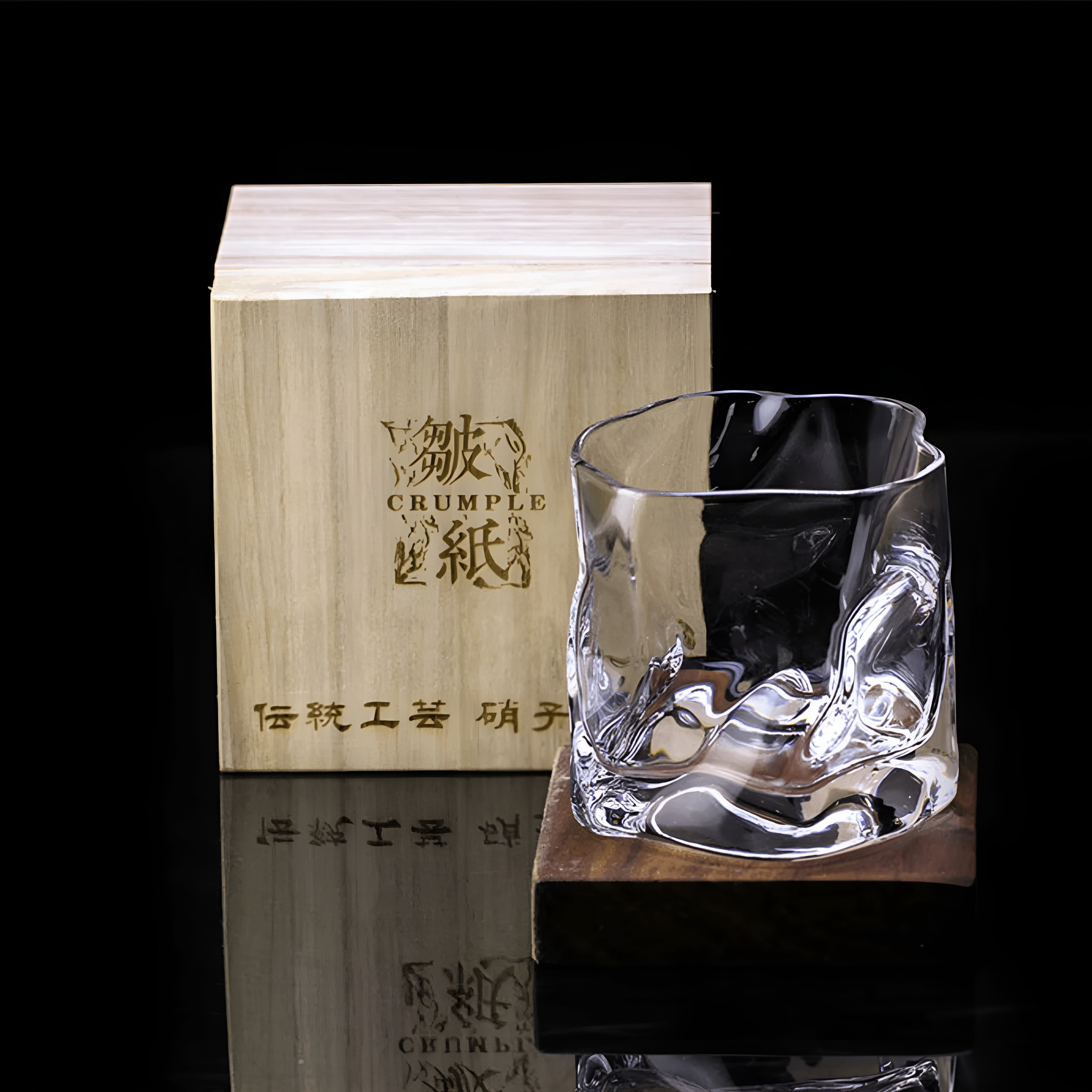 Whiskyglass I Edo Kiriko-stil - Håndslipt Med Unik Krøllete Design