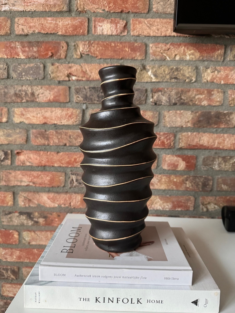 Skulptur "Spiral Eleganse" – En unik kombinasjon av moderne design og klassisk stil