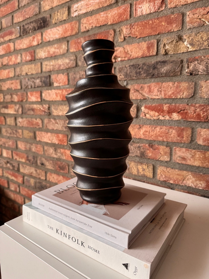 Skulptur "Spiral Eleganse" – En unik kombinasjon av moderne design og klassisk stil