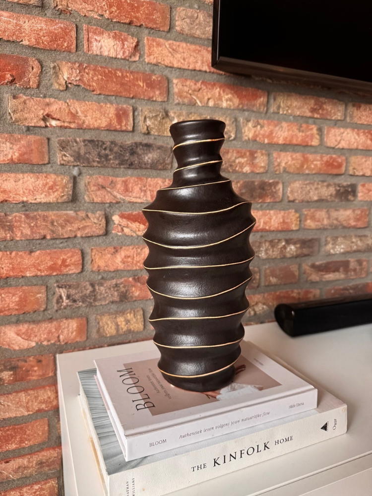 Skulptur "Spiral Eleganse" – En unik kombinasjon av moderne design og klassisk stil