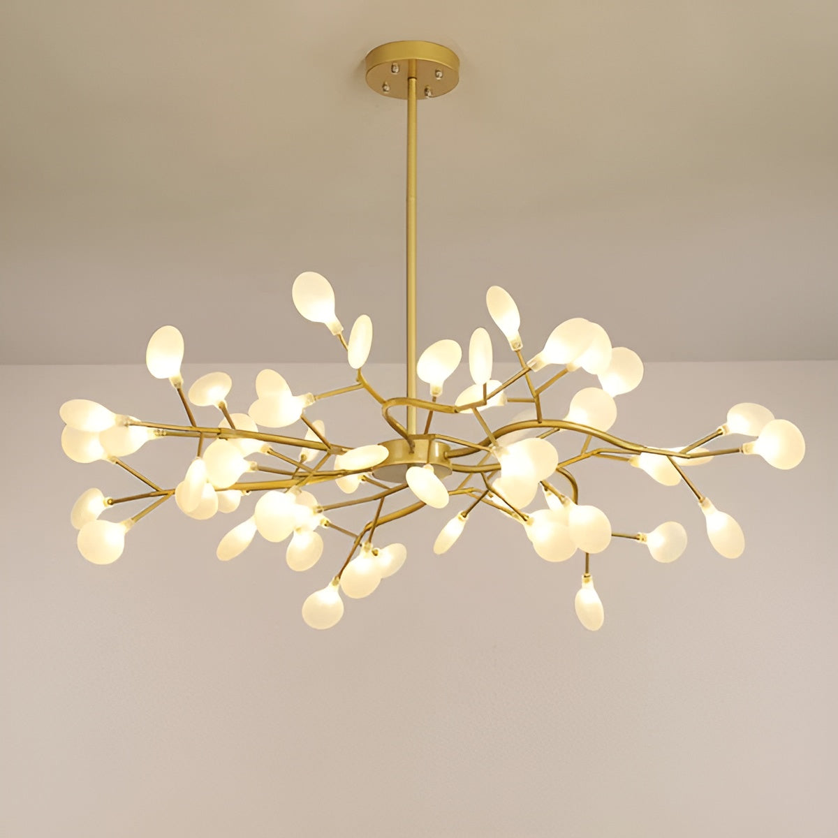 Lysekrone med Grenform – Elegant og Stemningsfull | Ildflue-effekt for Koselig Belysning